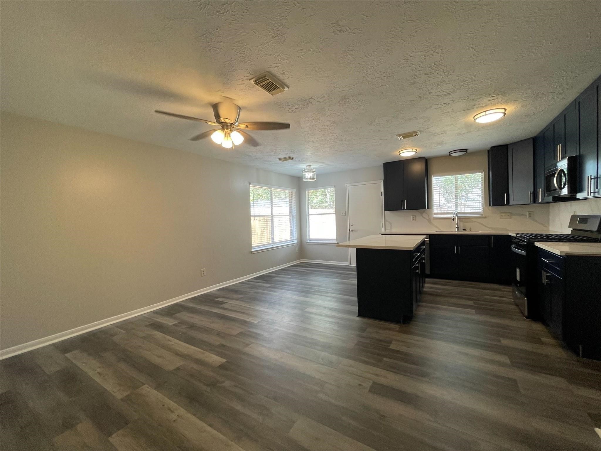 15631 Pilgrim Hall Drive Property Photo 5