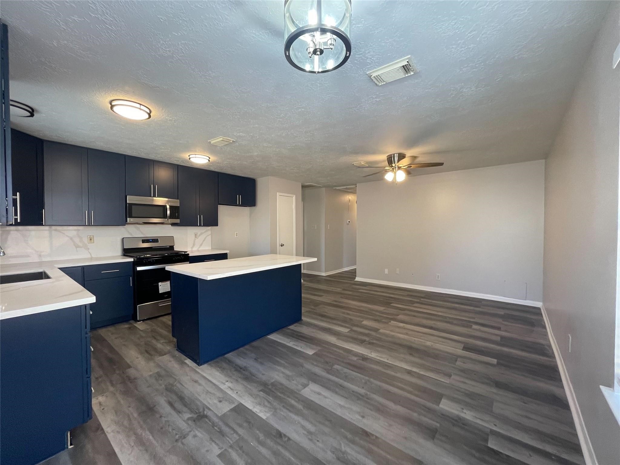 15631 Pilgrim Hall Drive Property Photo 6