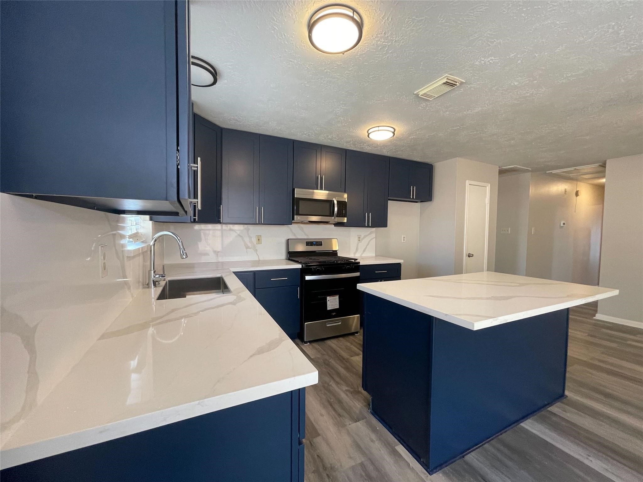 15631 Pilgrim Hall Drive Property Photo 8