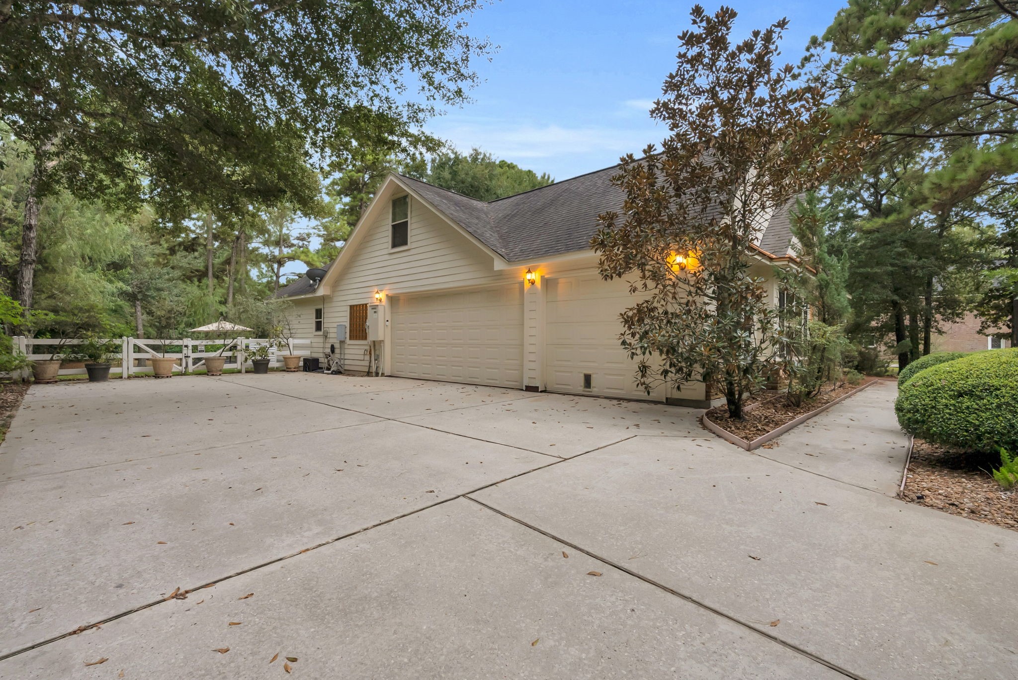 11716 Great Oak Boulevard Property Photo 6