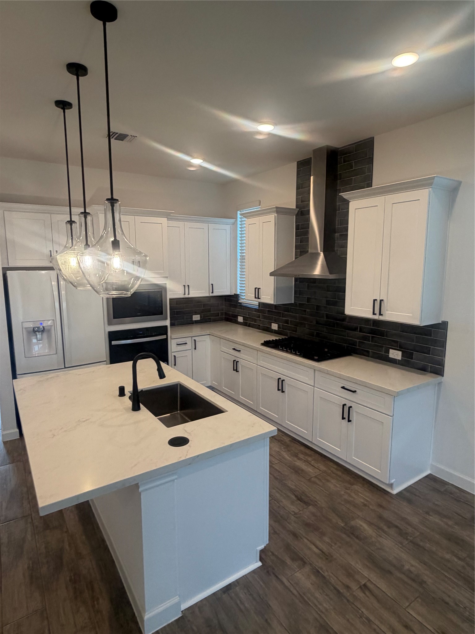 25302 Rothesay Lane Property Photo 3