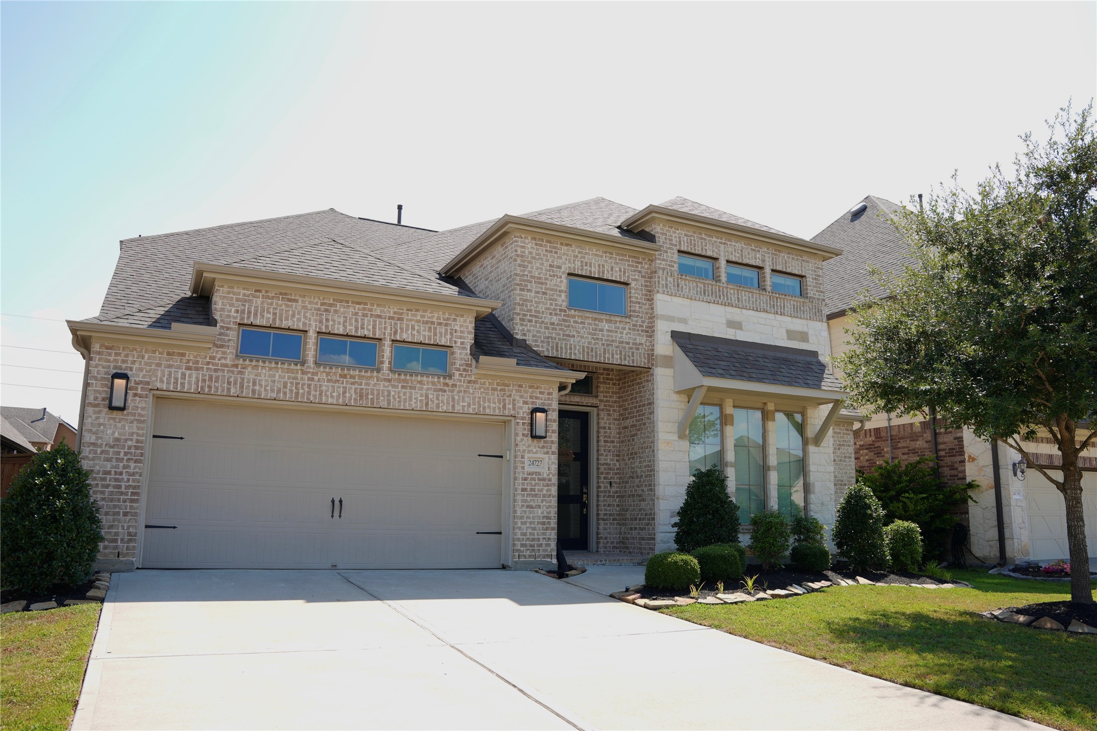 24727 Tanoureen Drive Property Photo 2