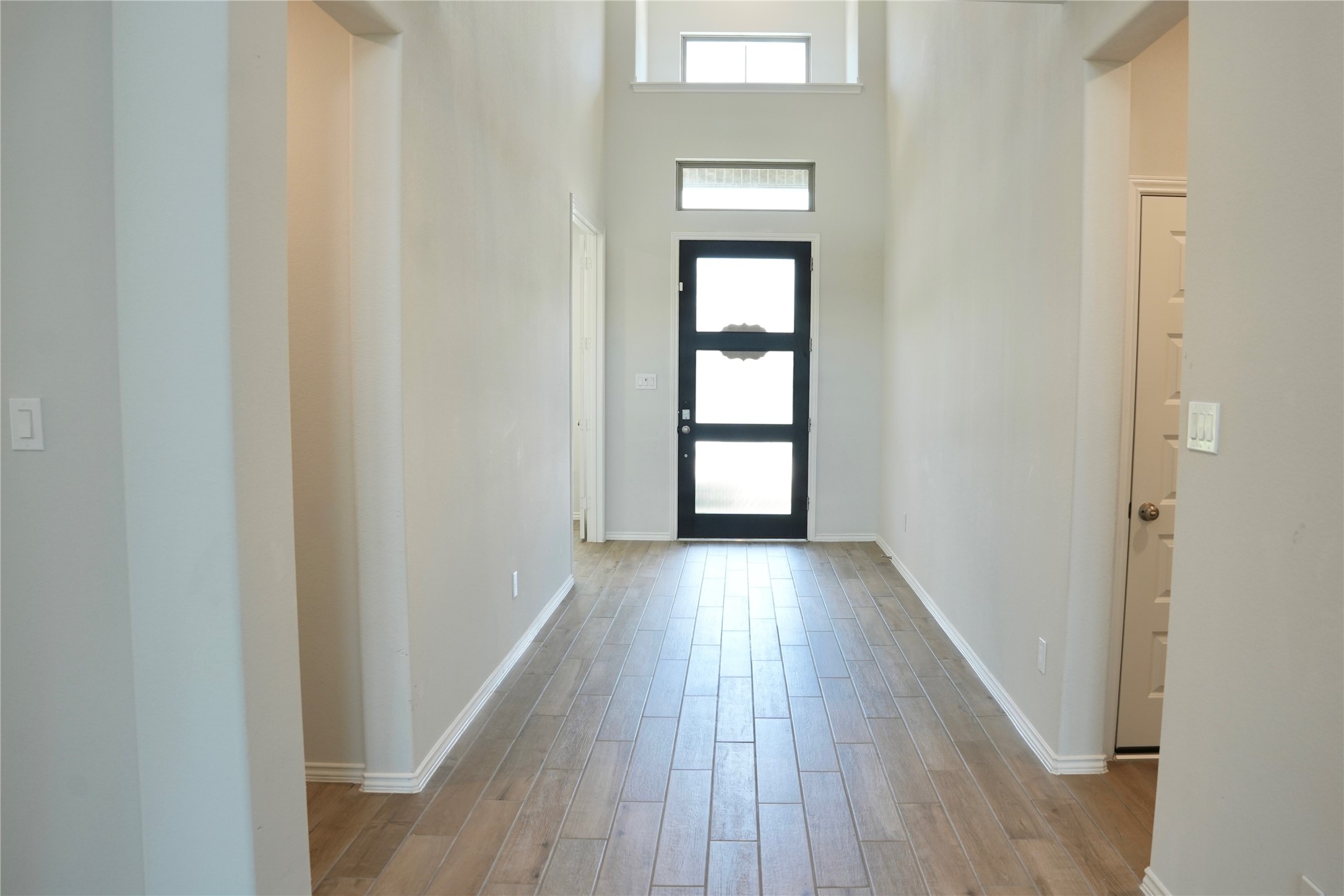 24727 Tanoureen Drive Property Photo 3