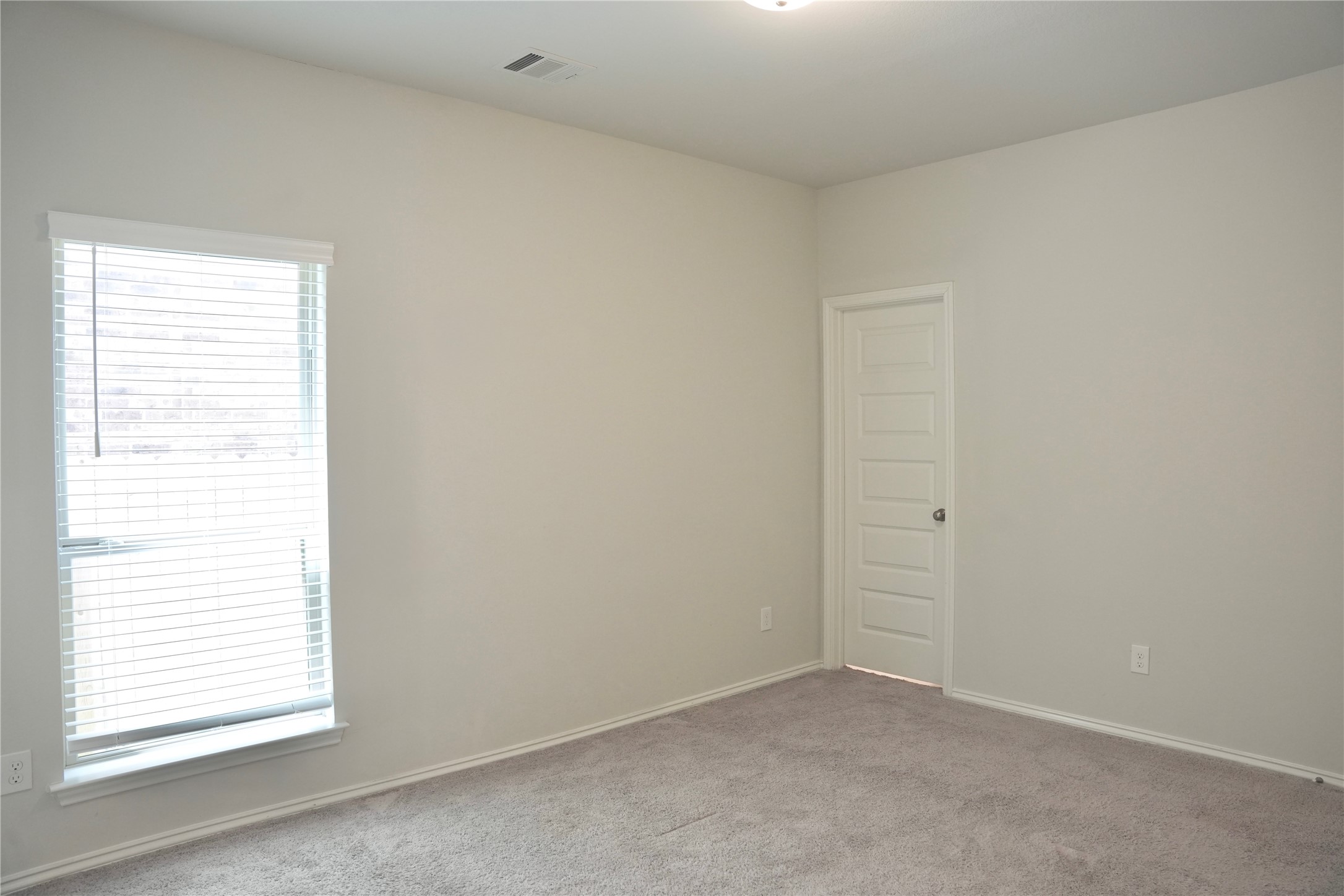 24727 Tanoureen Drive Property Photo 6