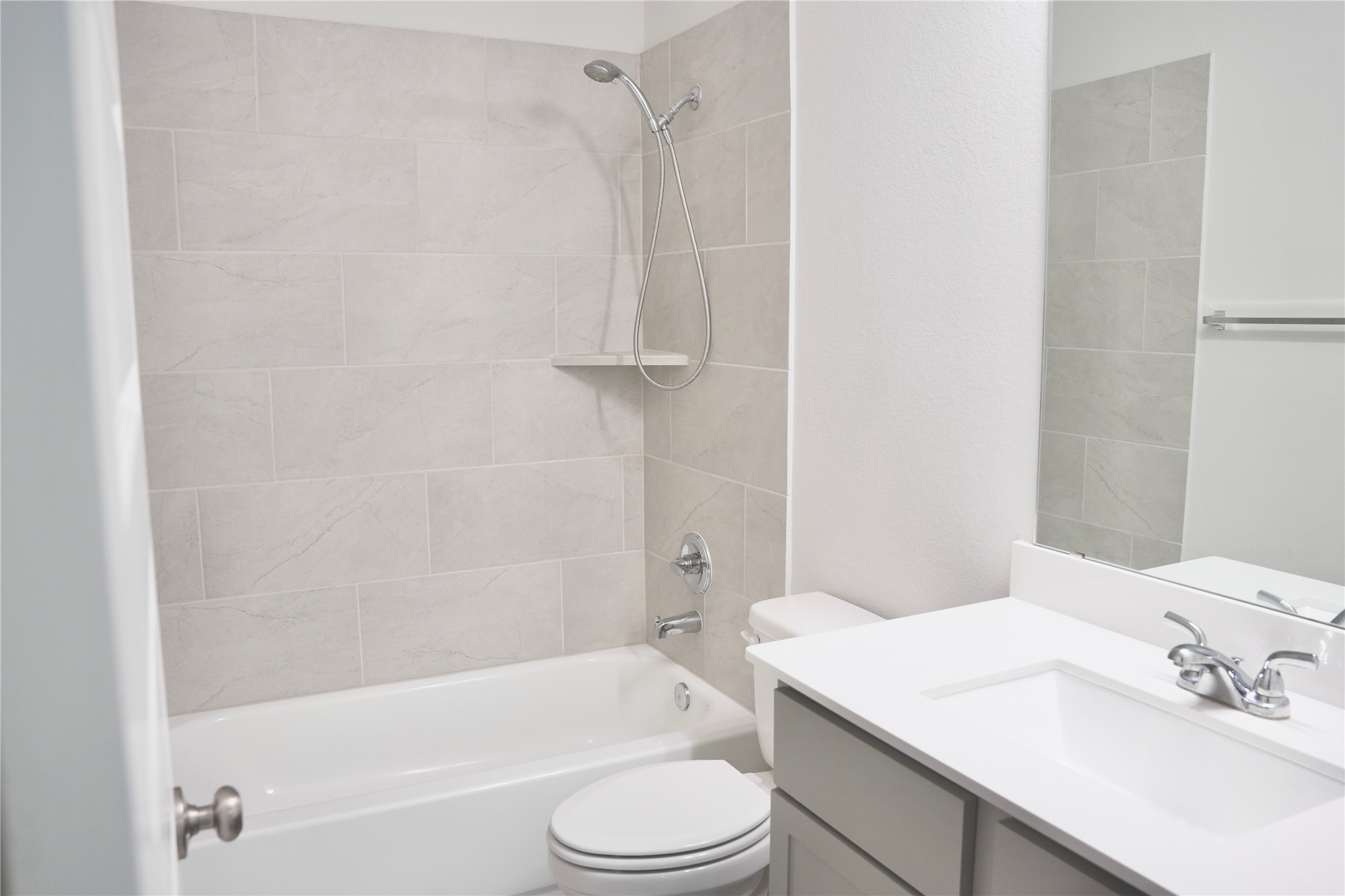 24727 Tanoureen Drive Property Photo 8