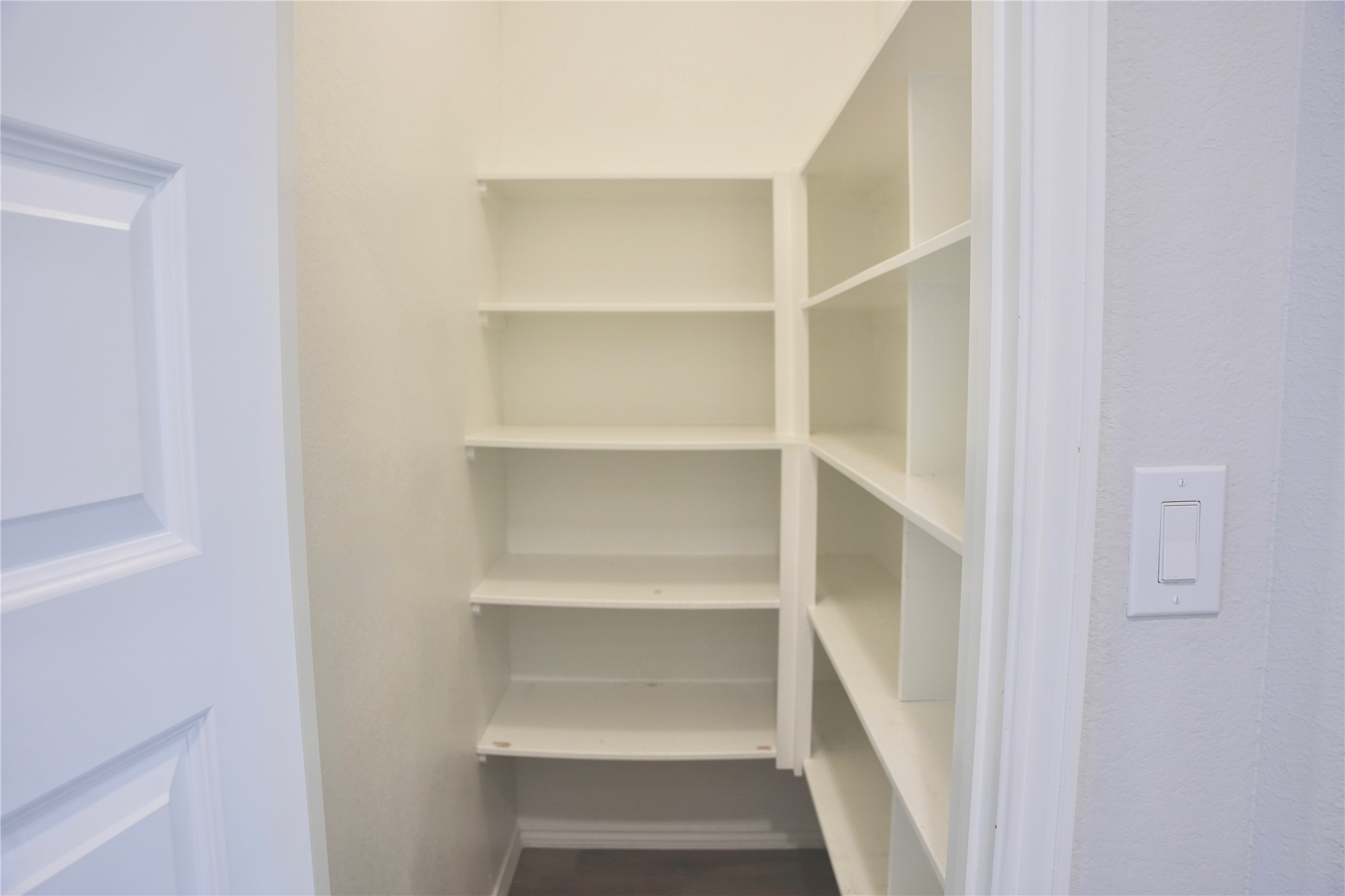 24727 Tanoureen Drive Property Photo 14