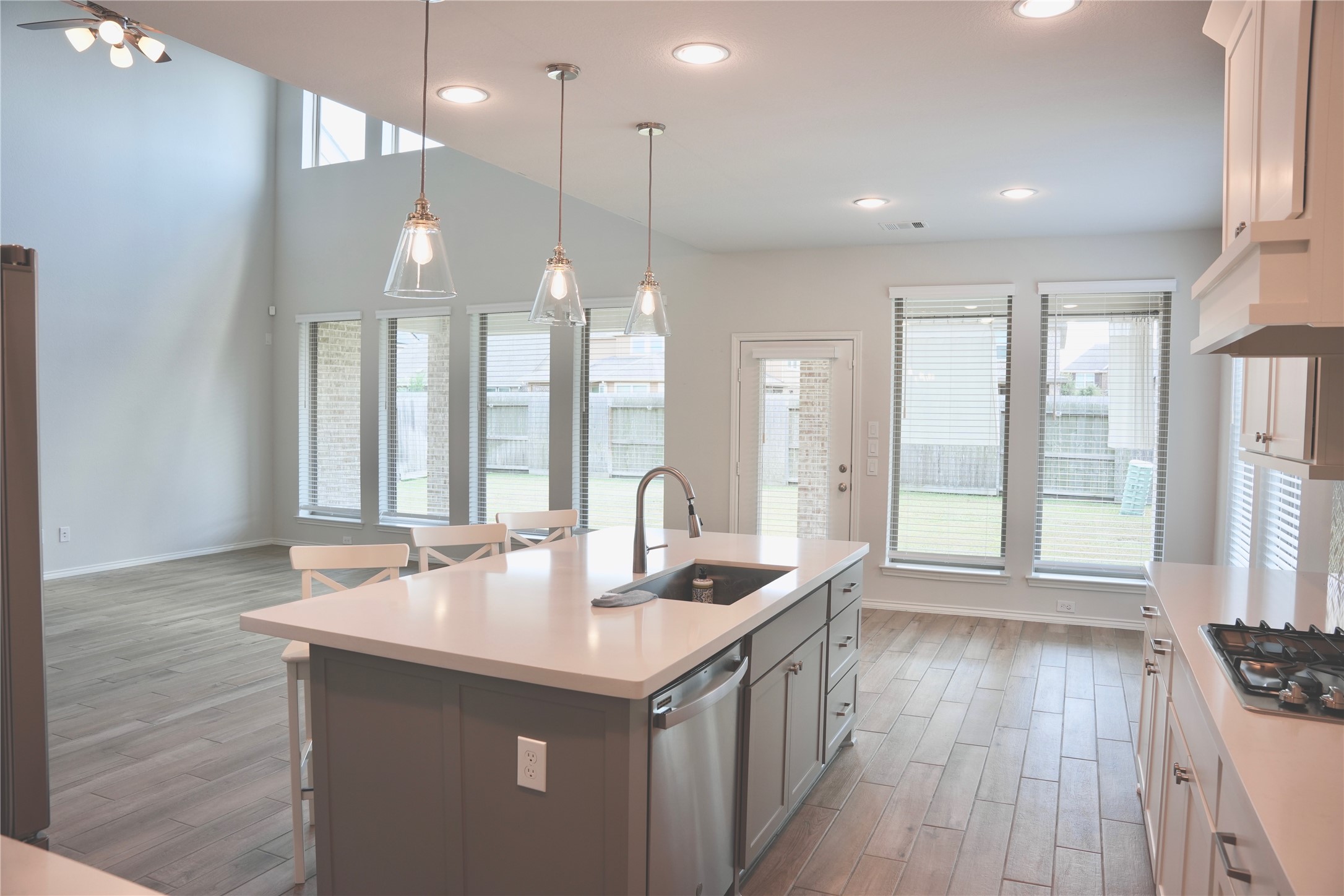 24727 Tanoureen Drive Property Photo 15