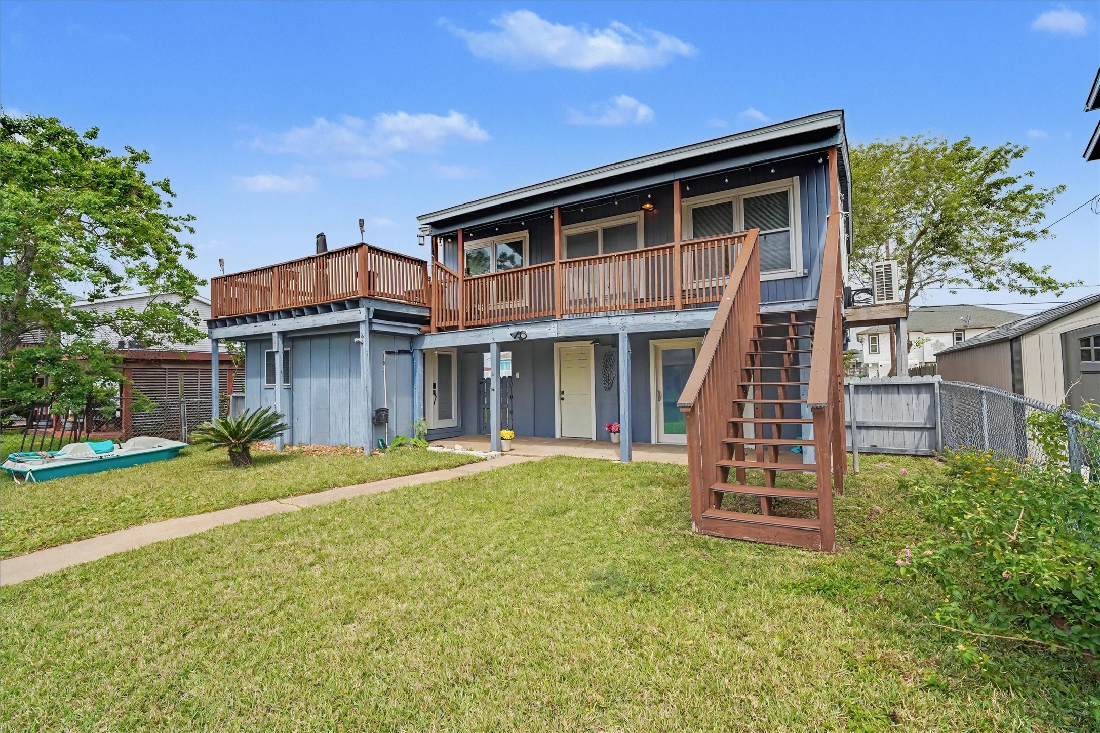 370 Ling Street Property Photo 1