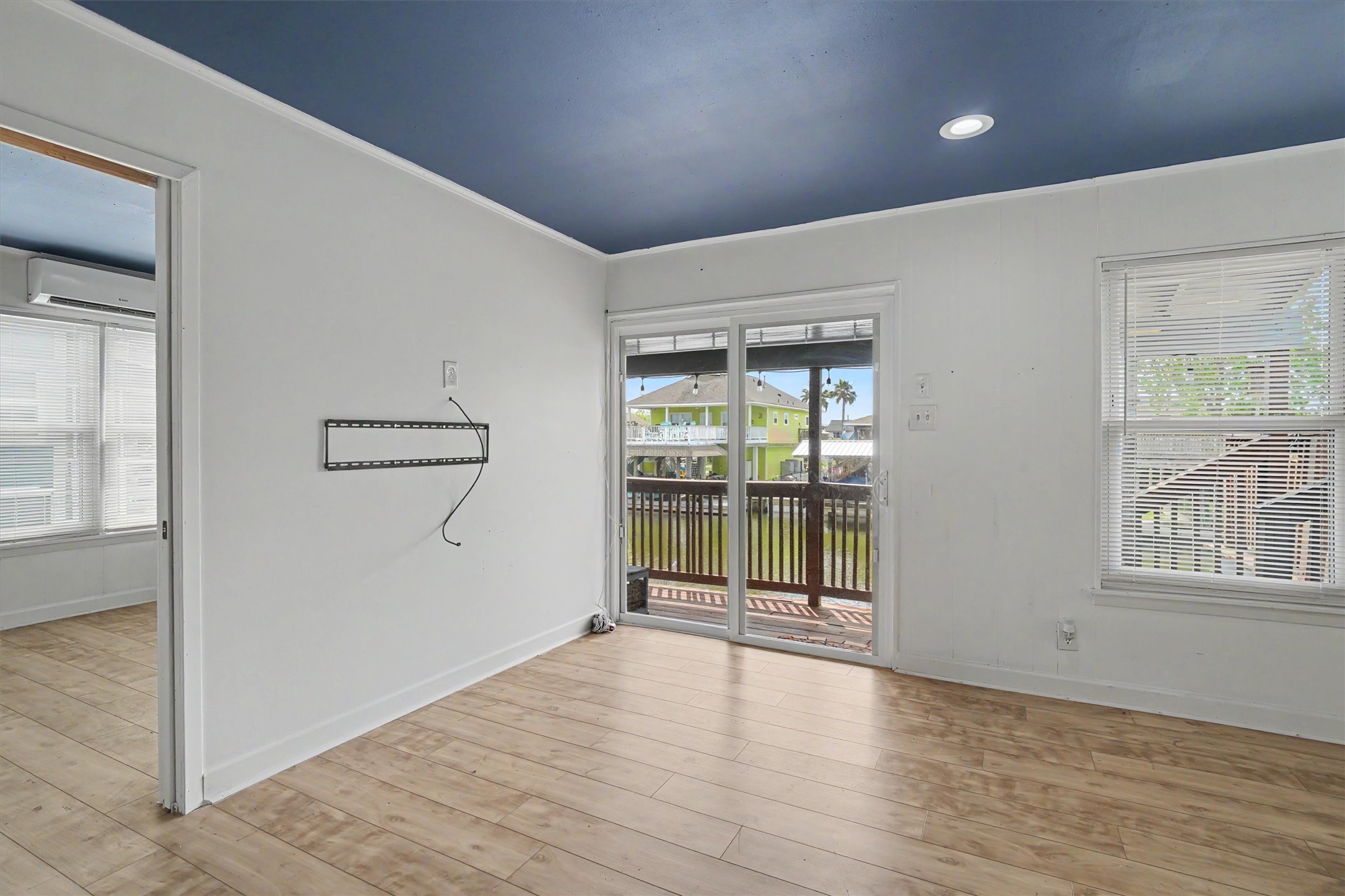 370 Ling Street Property Photo 6