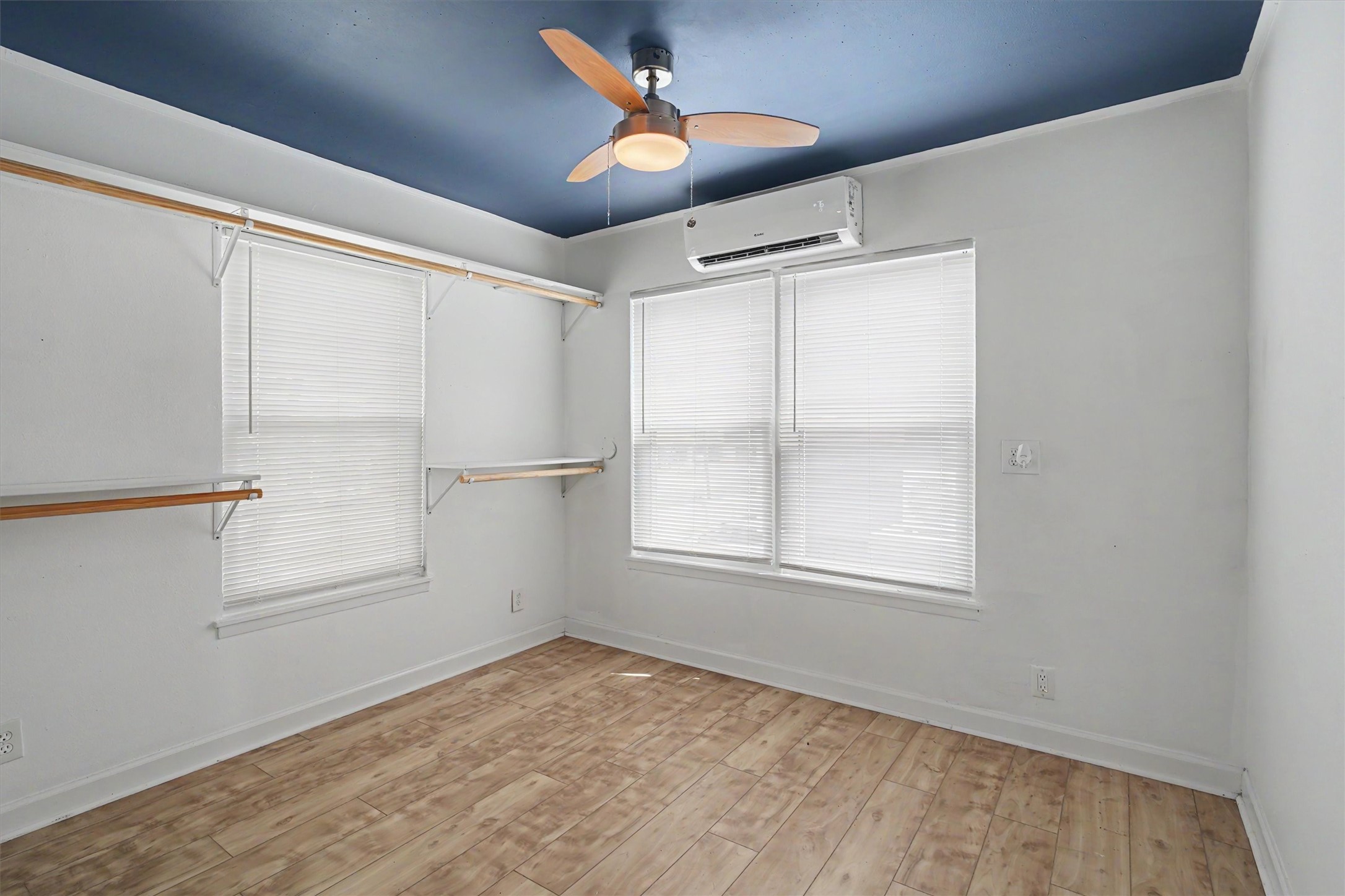 370 Ling Street Property Photo 12