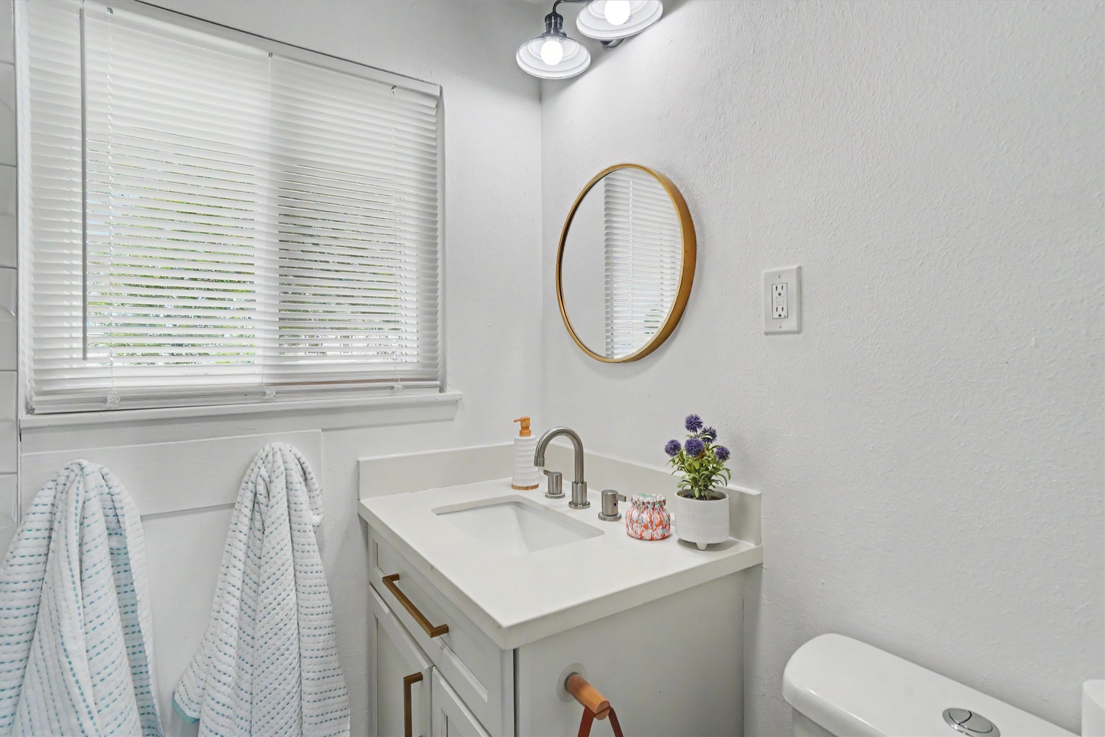 370 Ling Street Property Photo 14