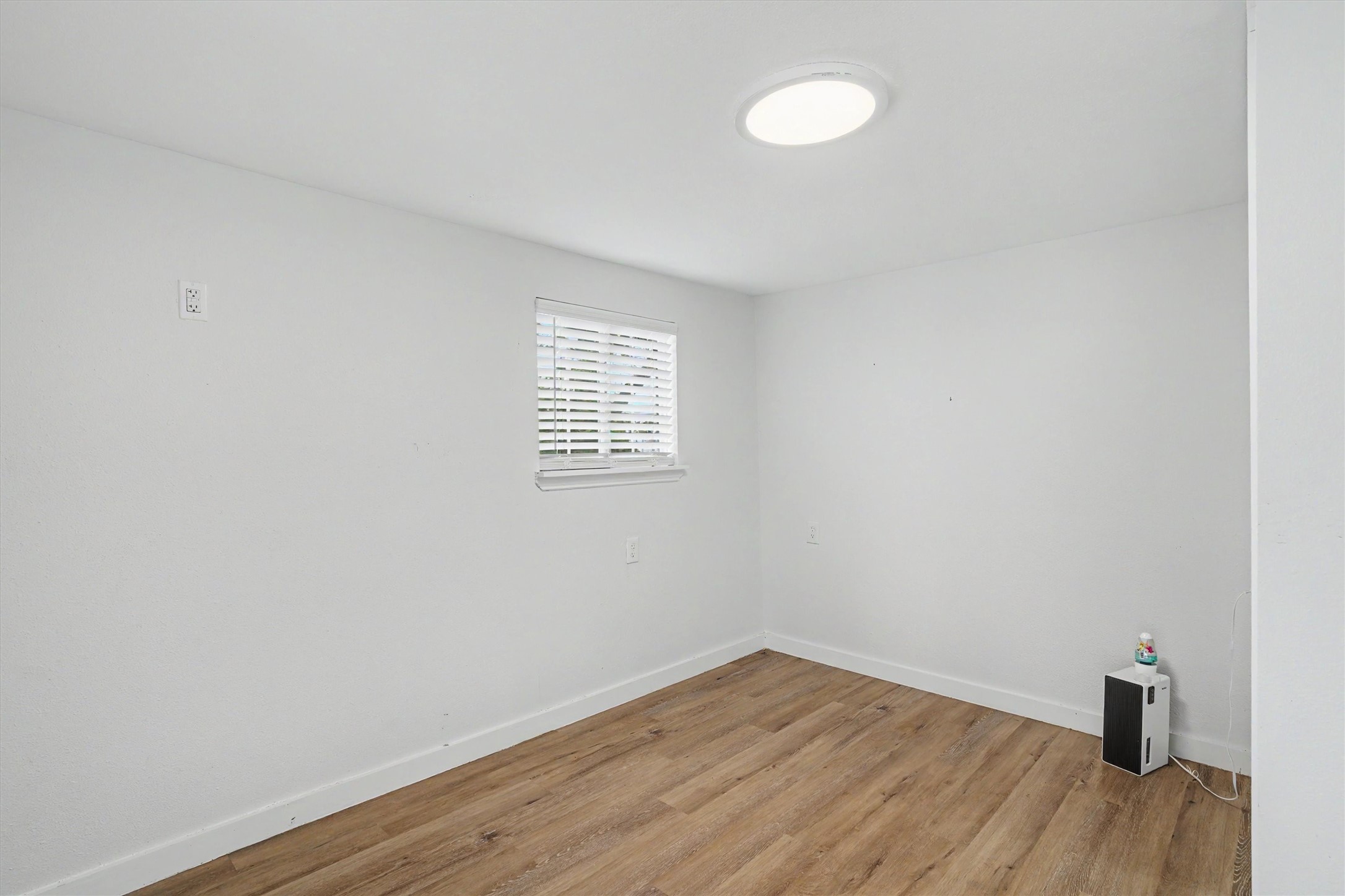 370 Ling Street Property Photo 18