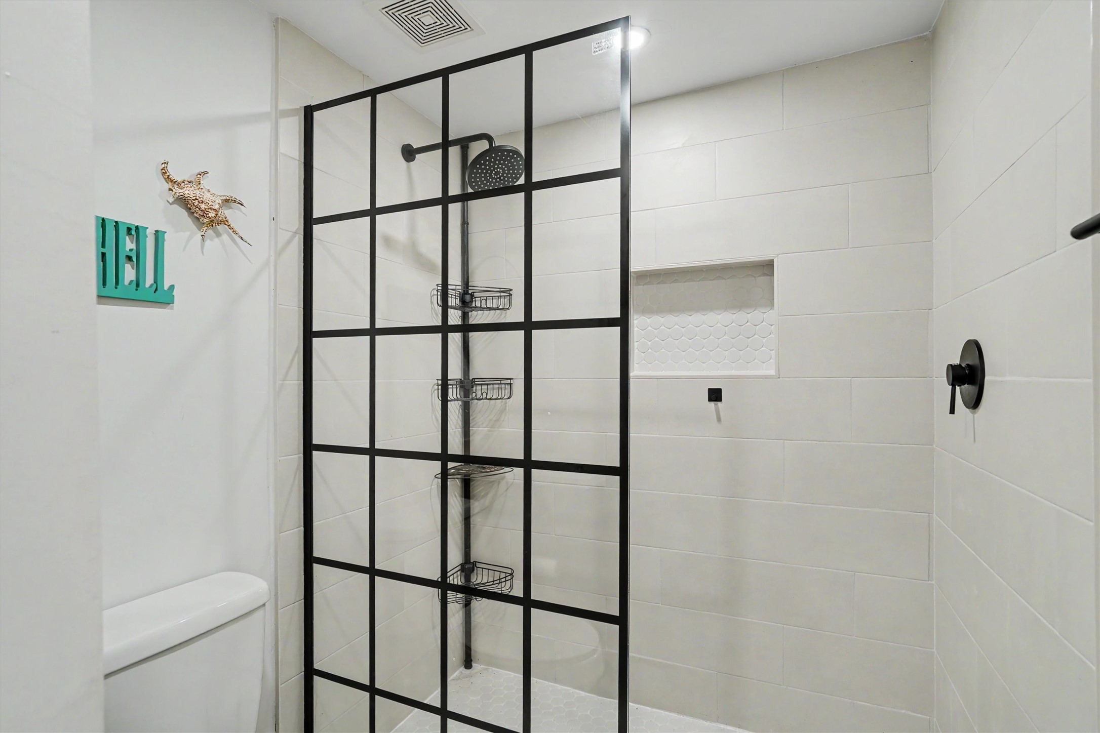 370 Ling Street Property Photo 20