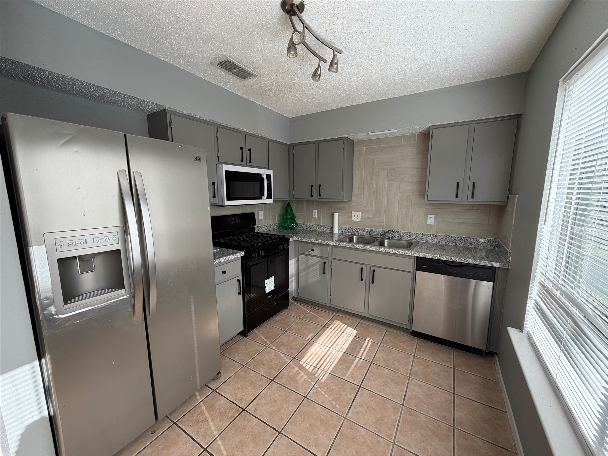 19459 Cypress River Drive Property Photo 3