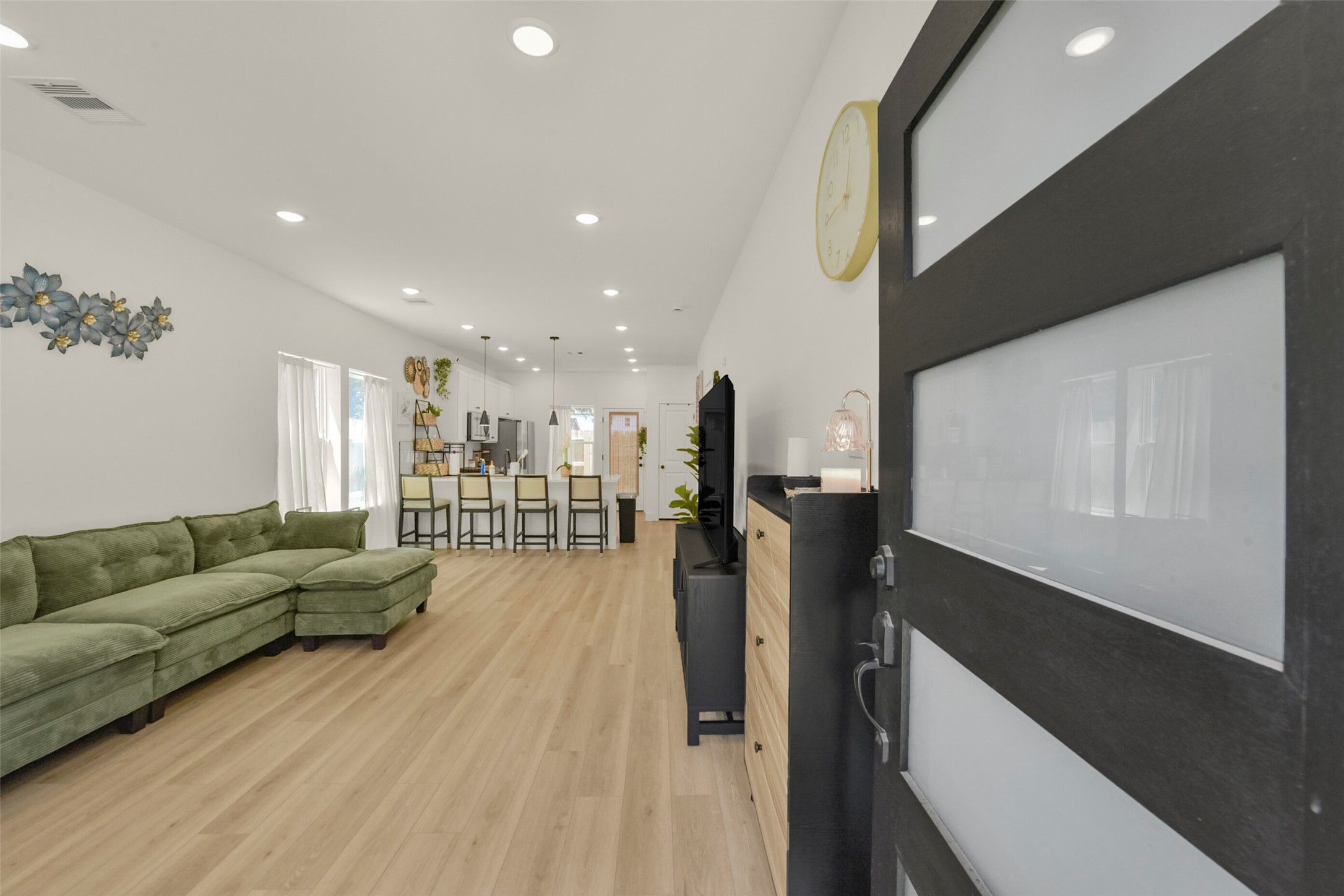 9525 Beckley Street Property Photo 3
