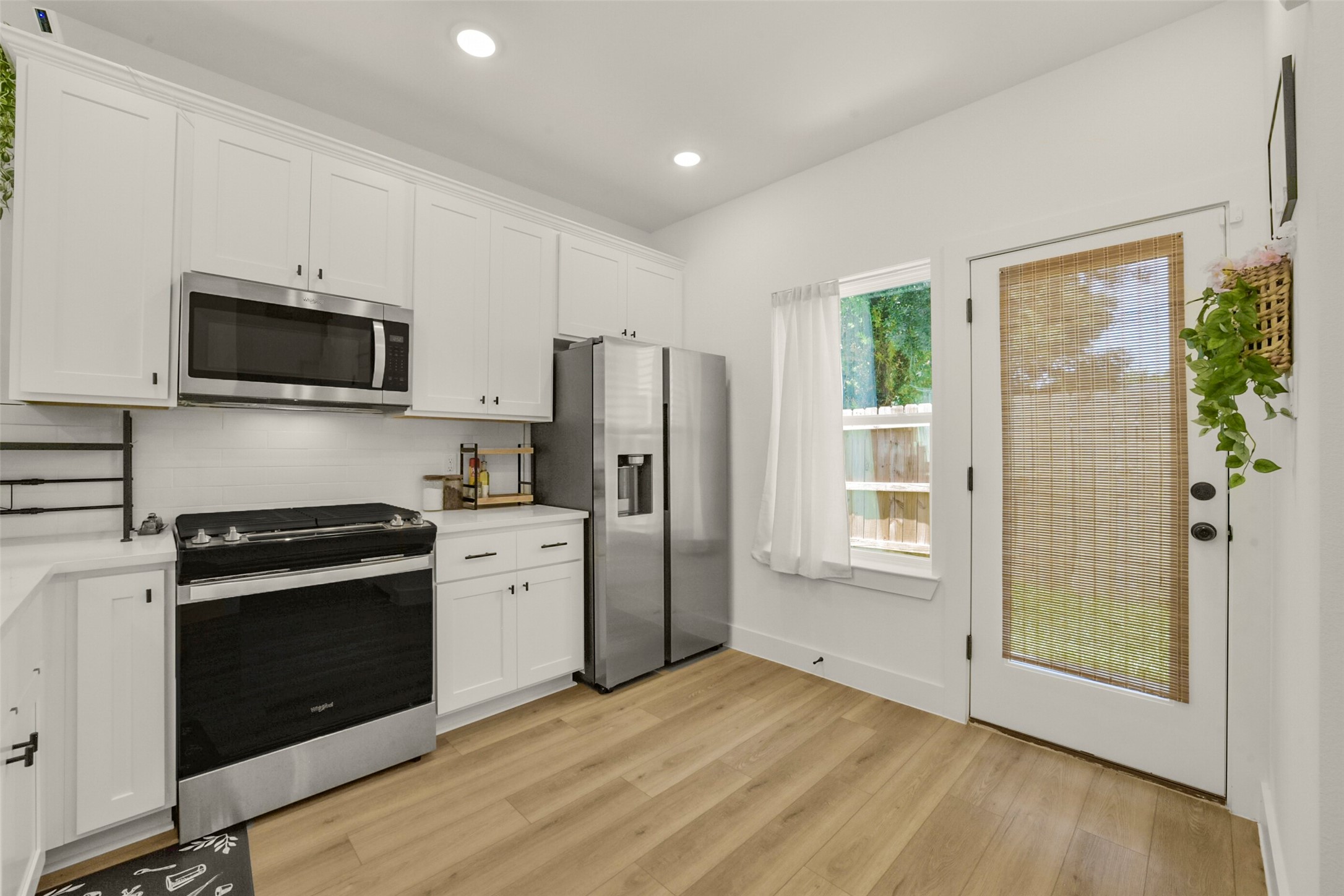 9525 Beckley Street Property Photo 10