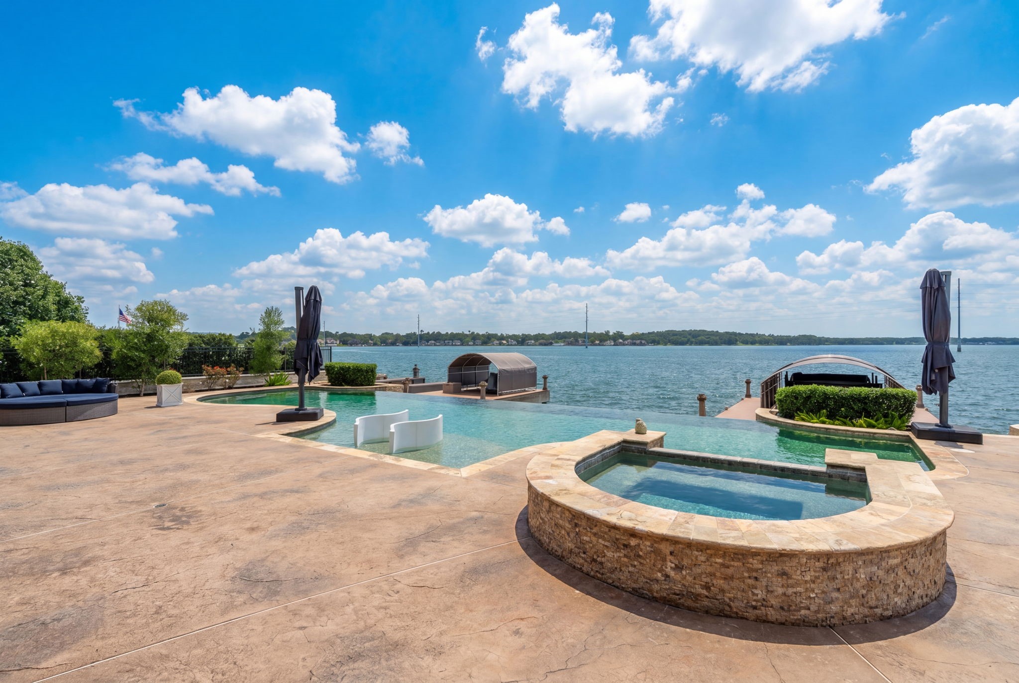 64 Benthaven W Property Photo 2
