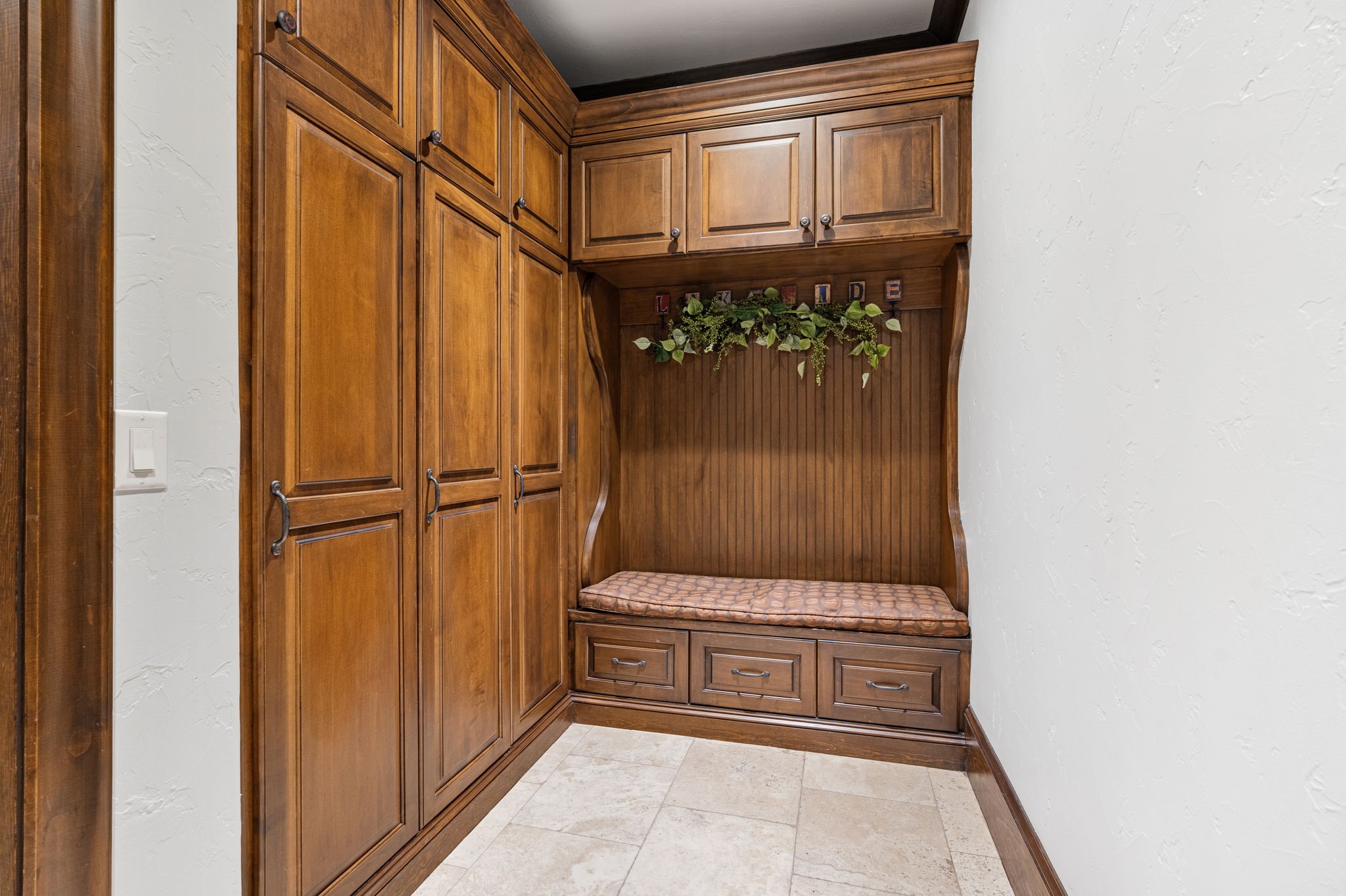 64 Benthaven W Property Photo 32