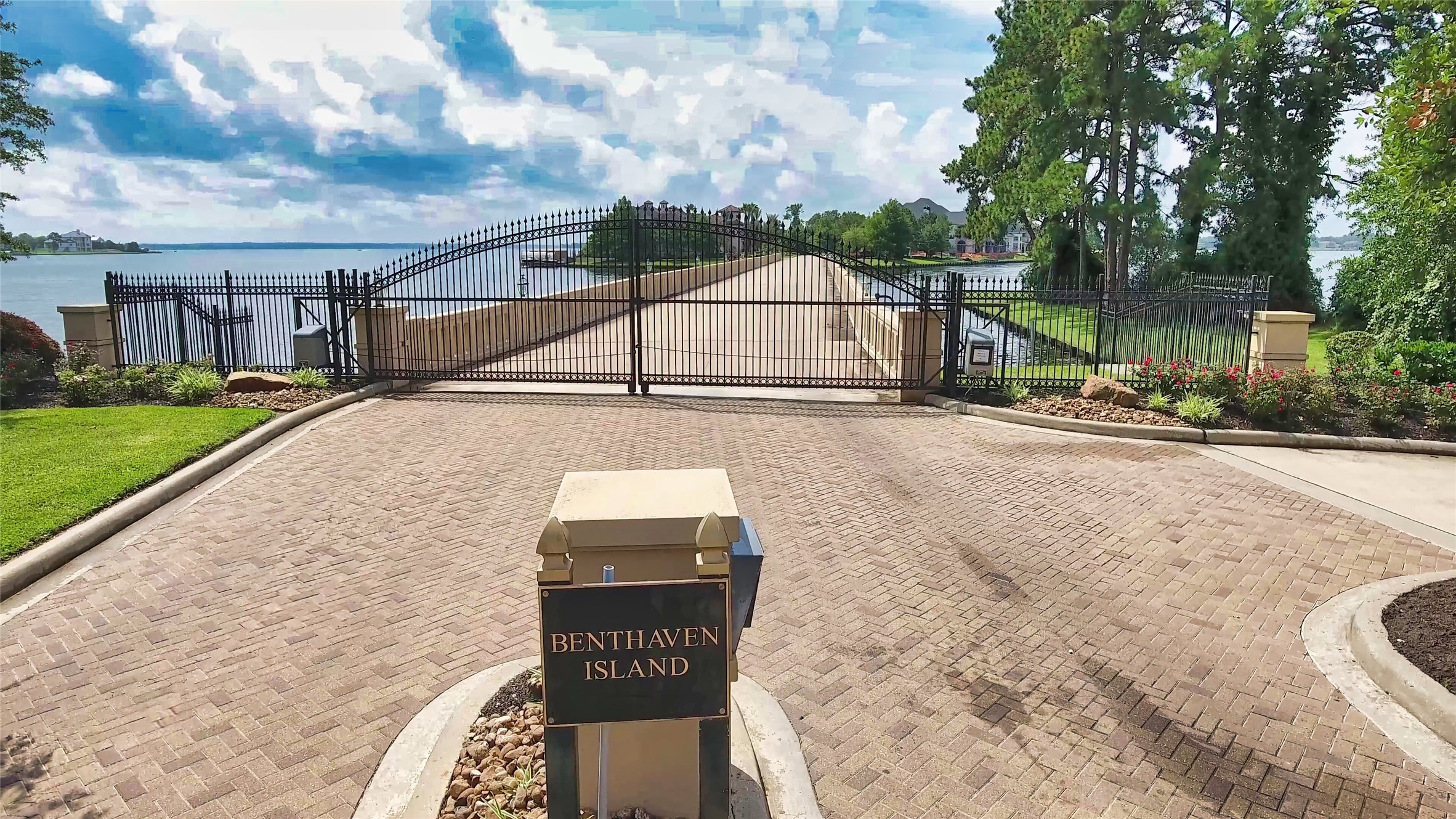64 Benthaven W Property Photo 39