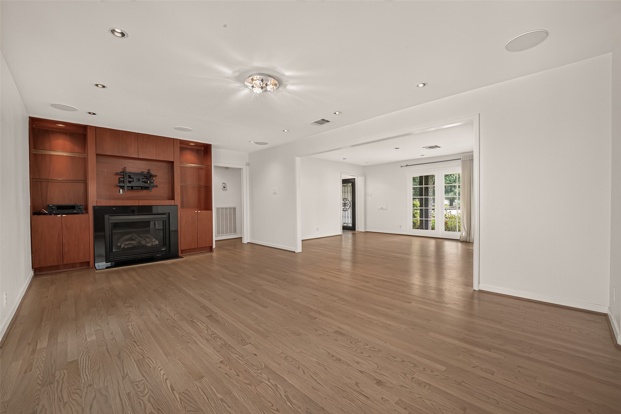 5232 Piping Rock Ln Lane Property Photo 8