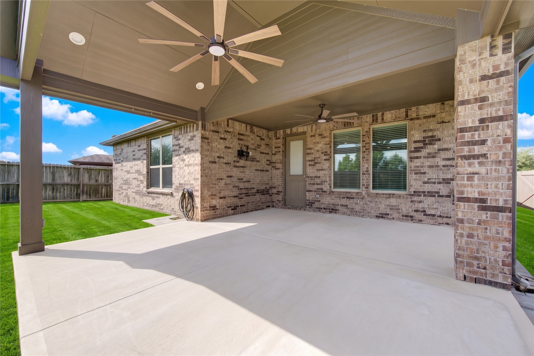 2334 Green Kale Drive Property Photo 2