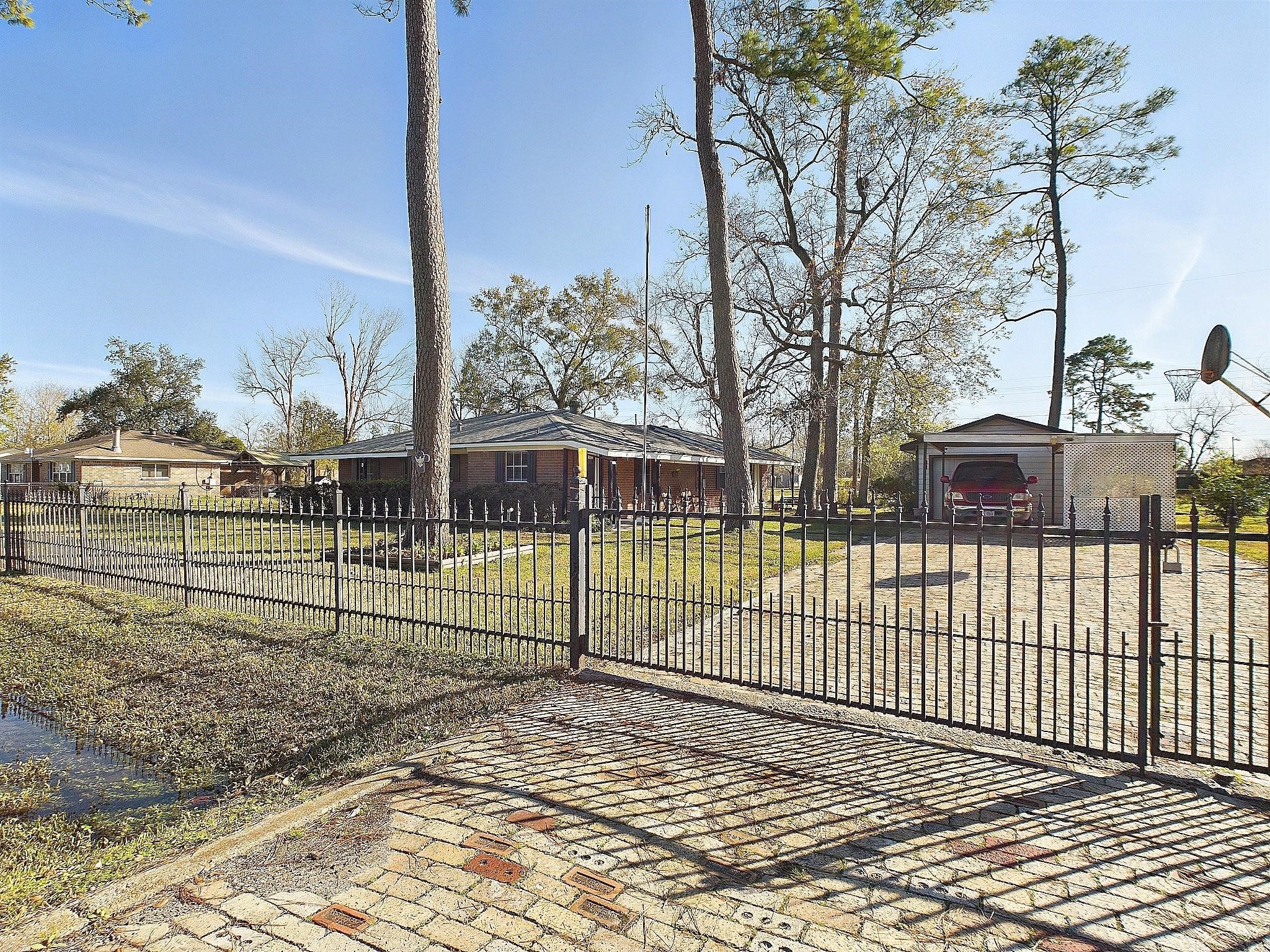 2814 Balmorhea Avenue Property Photo 4