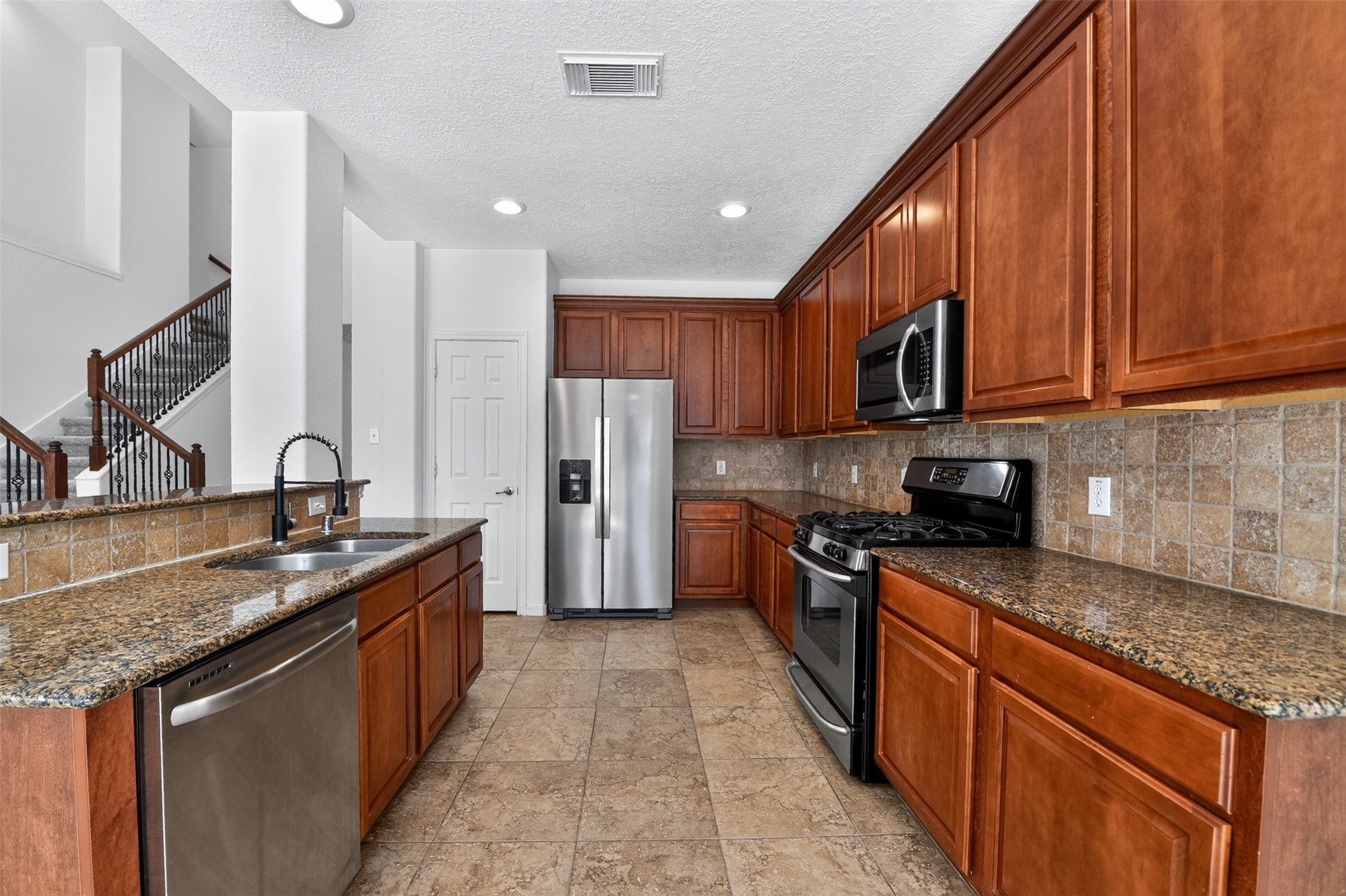 3 W Archwyck Circle Property Photo 9