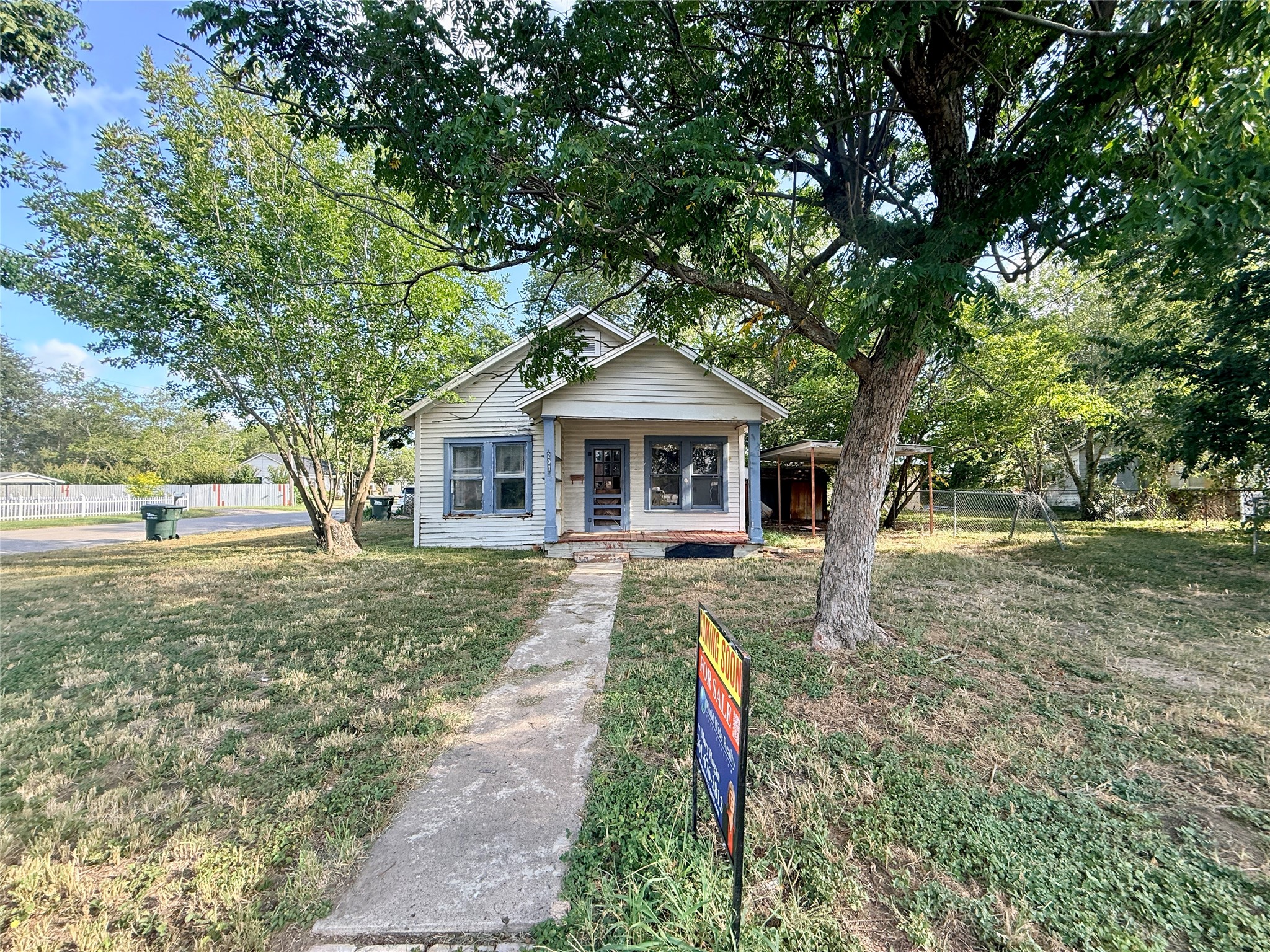 201 E Bailey Street Property Photo 1