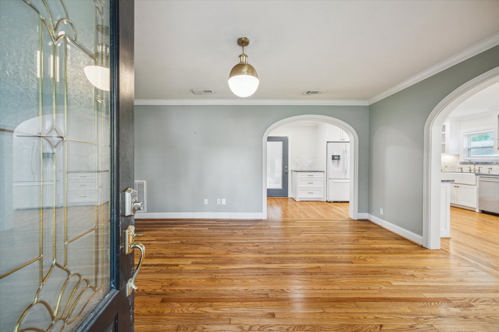 211 W 31st Street Property Photo 2