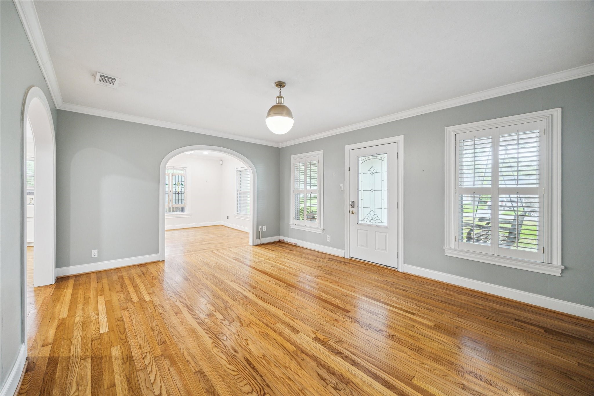211 W 31st Street Property Photo 3