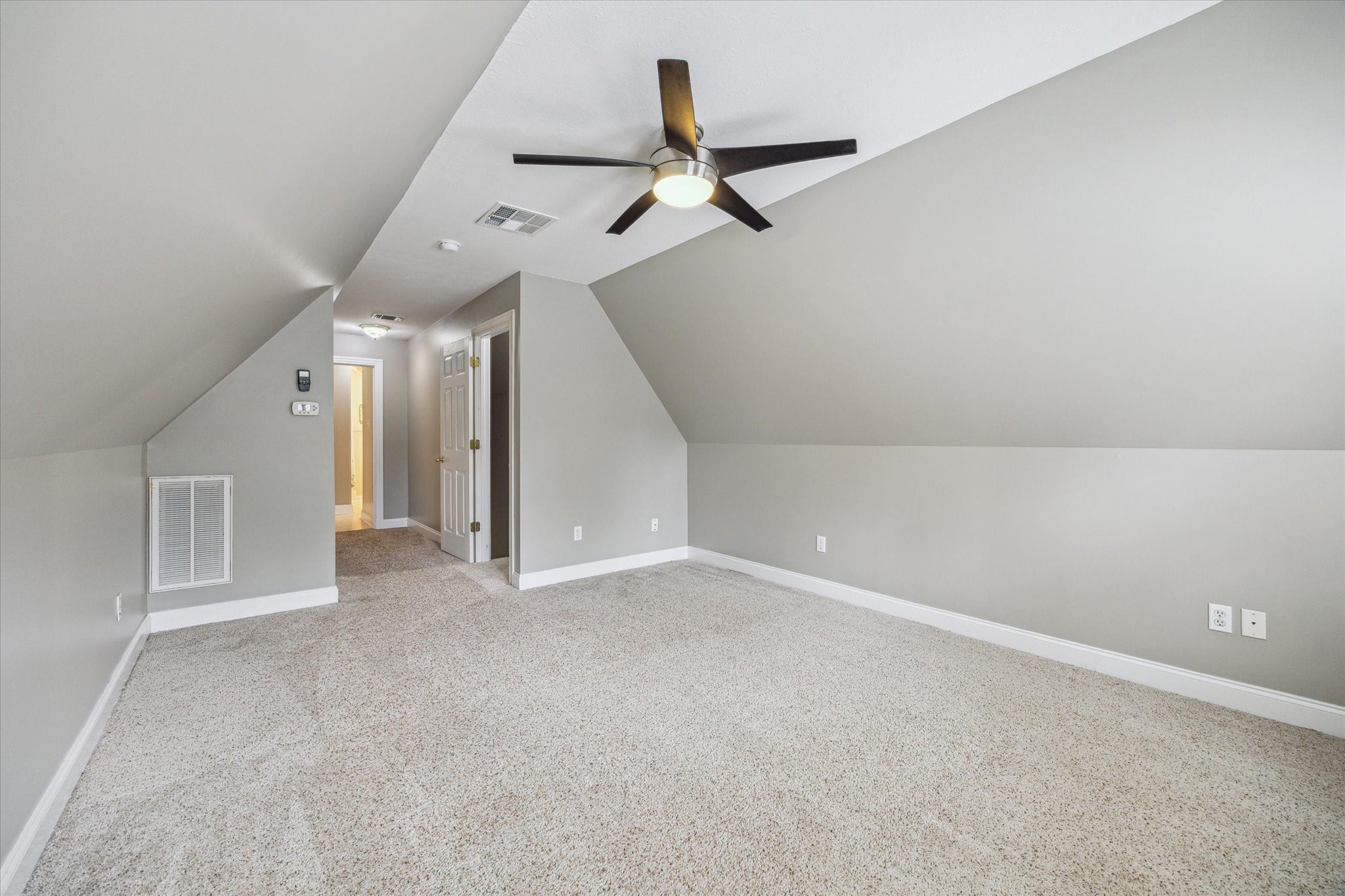 211 W 31st Street Property Photo 10