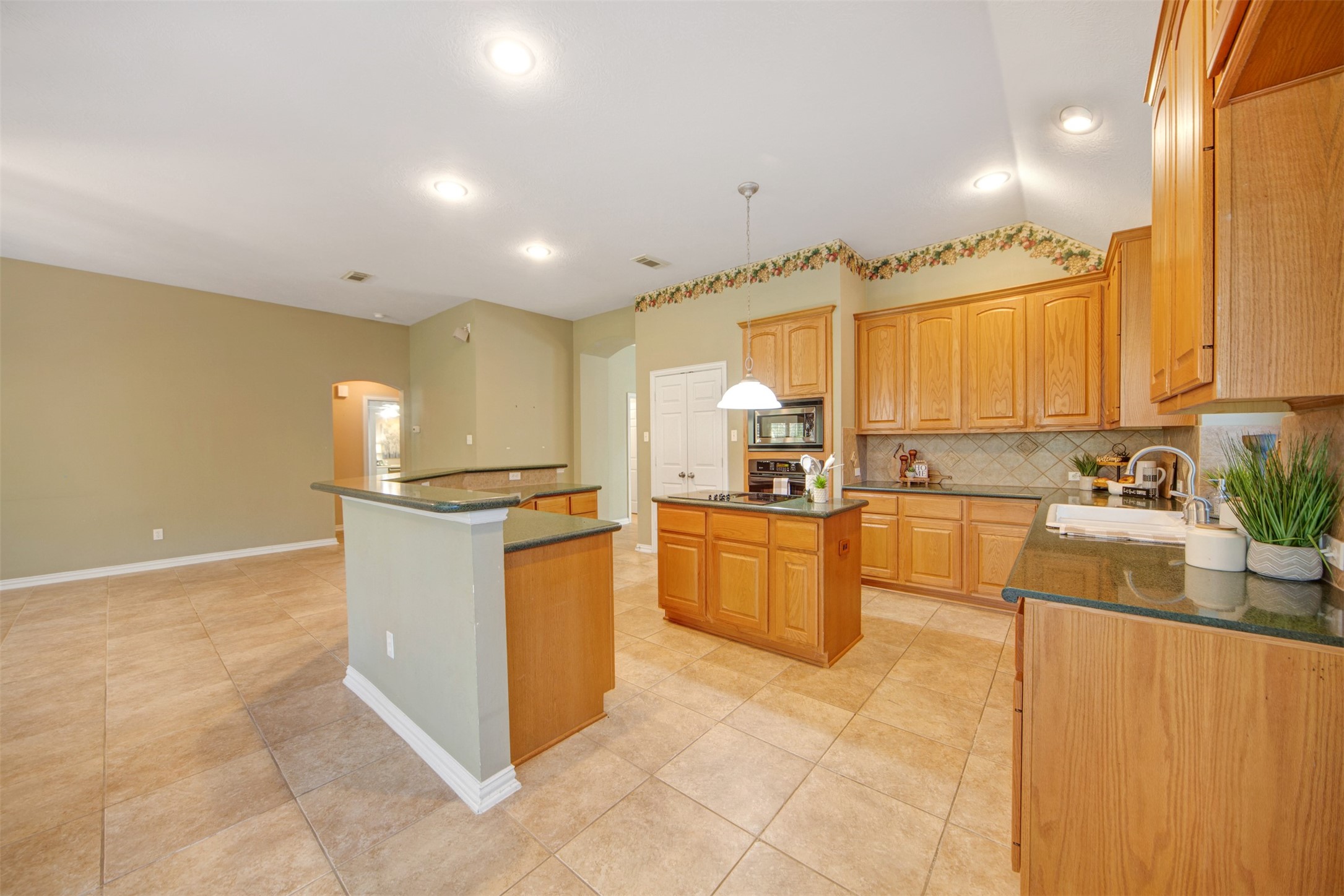 1611 Fairview Drive Property Photo 9