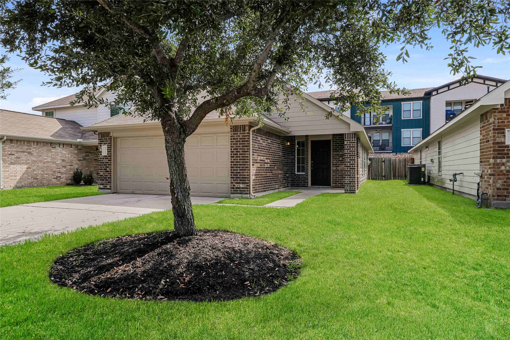 5530 Plantation Forest Drive Property Photo 3