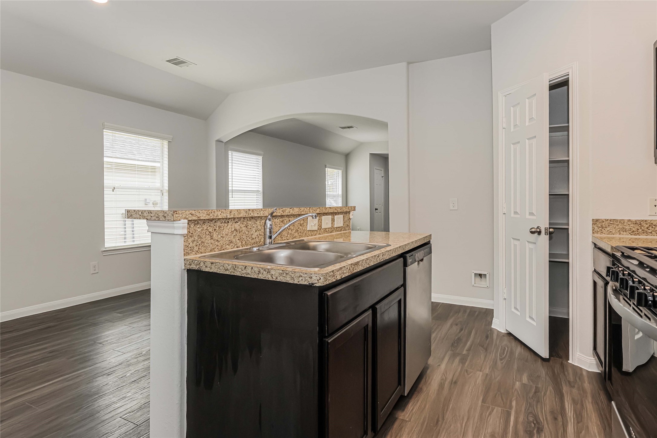 5530 Plantation Forest Drive Property Photo 6