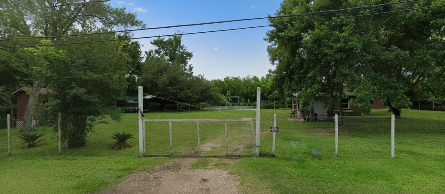 8925 Spruce Street Property Photo 3