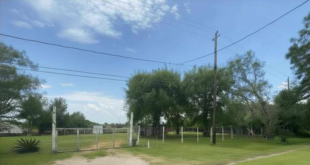 8925 Spruce Street Property Photo 8