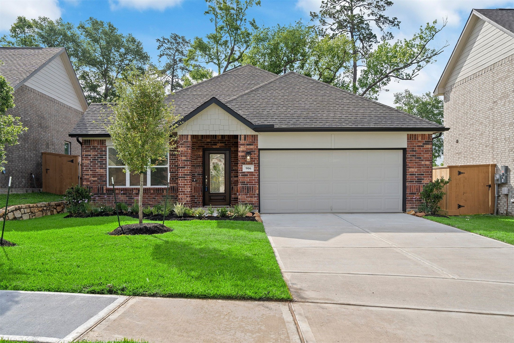 906 Golden Willow Lane Property Photo 1
