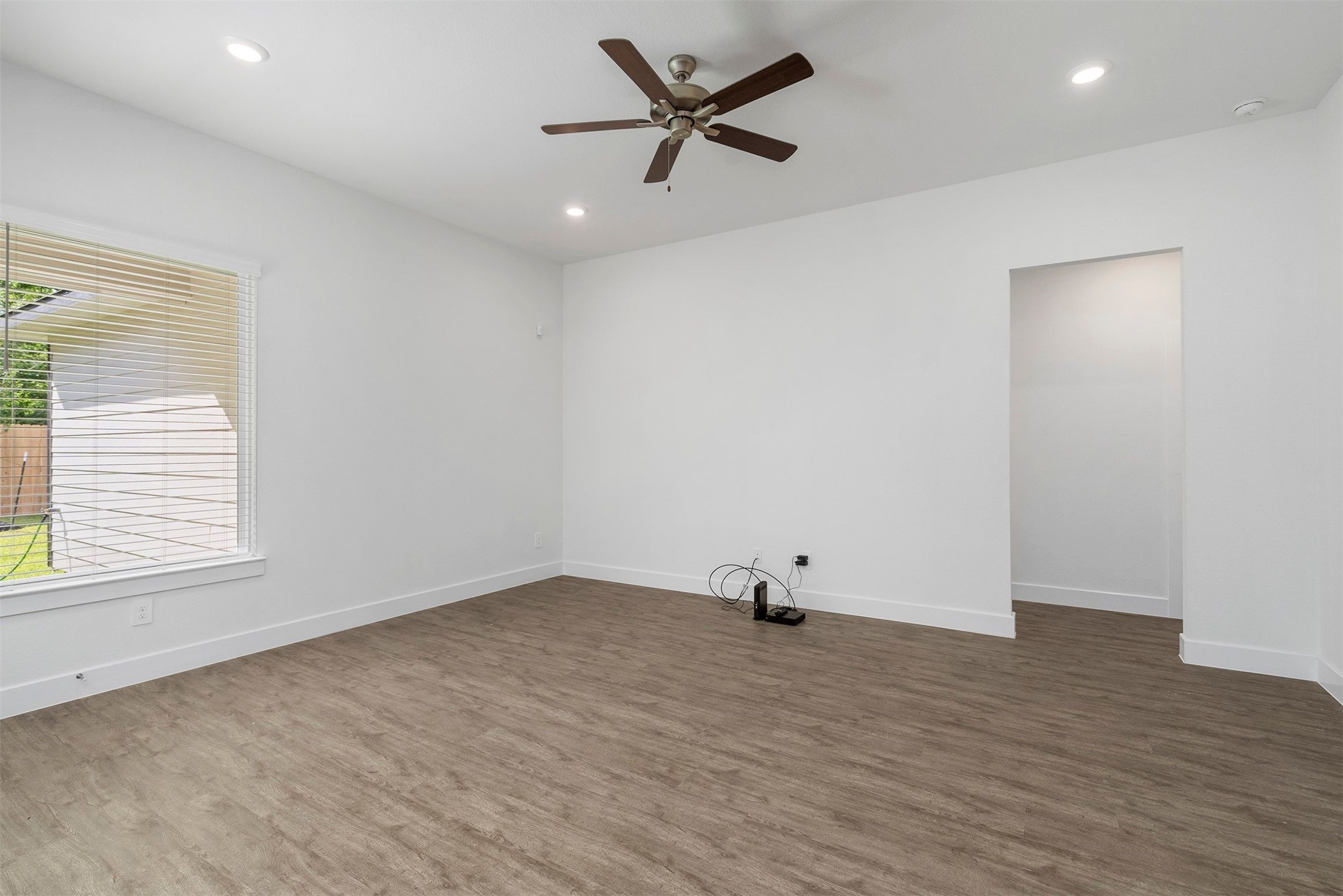 906 Golden Willow Lane Property Photo 13