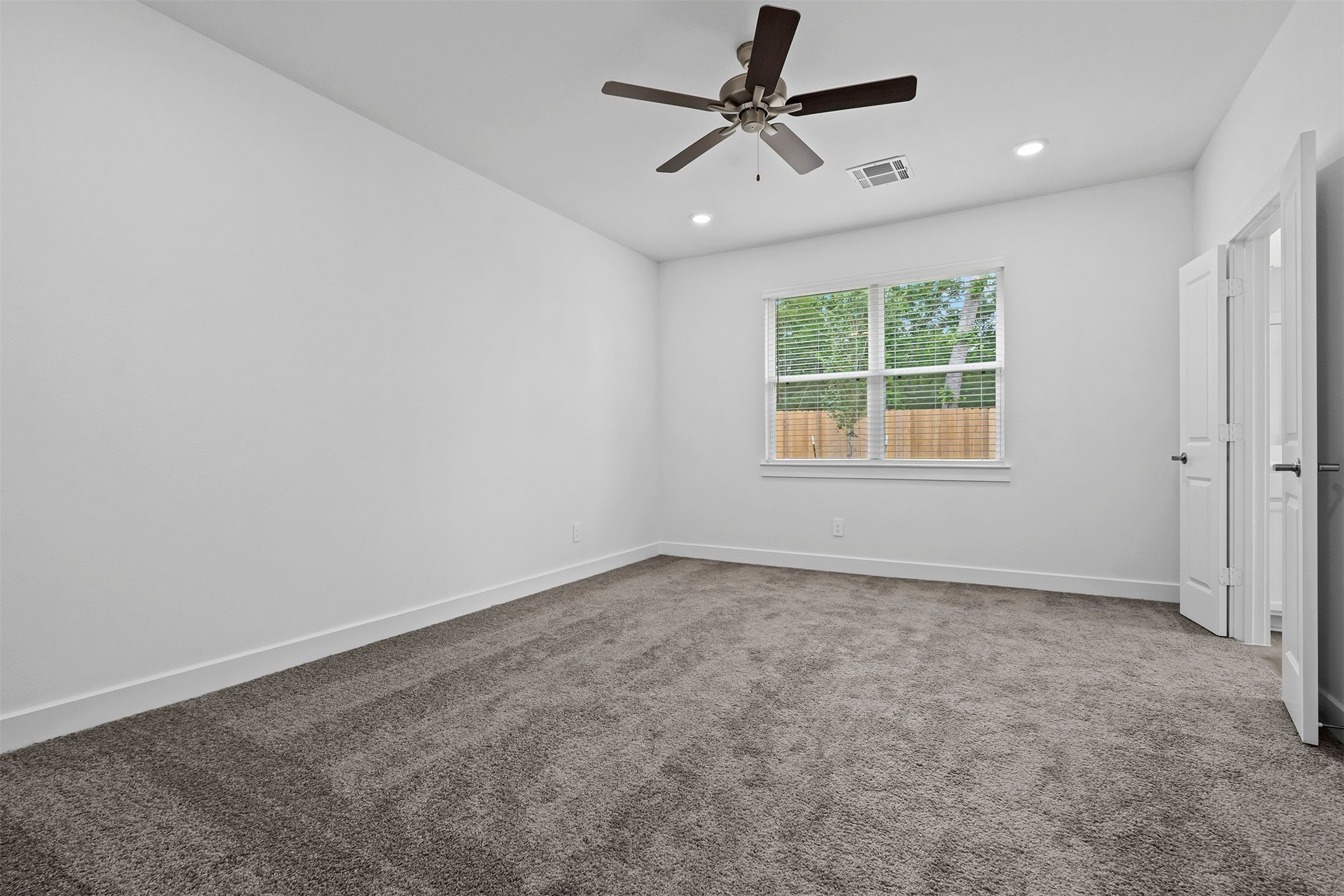906 Golden Willow Lane Property Photo 16