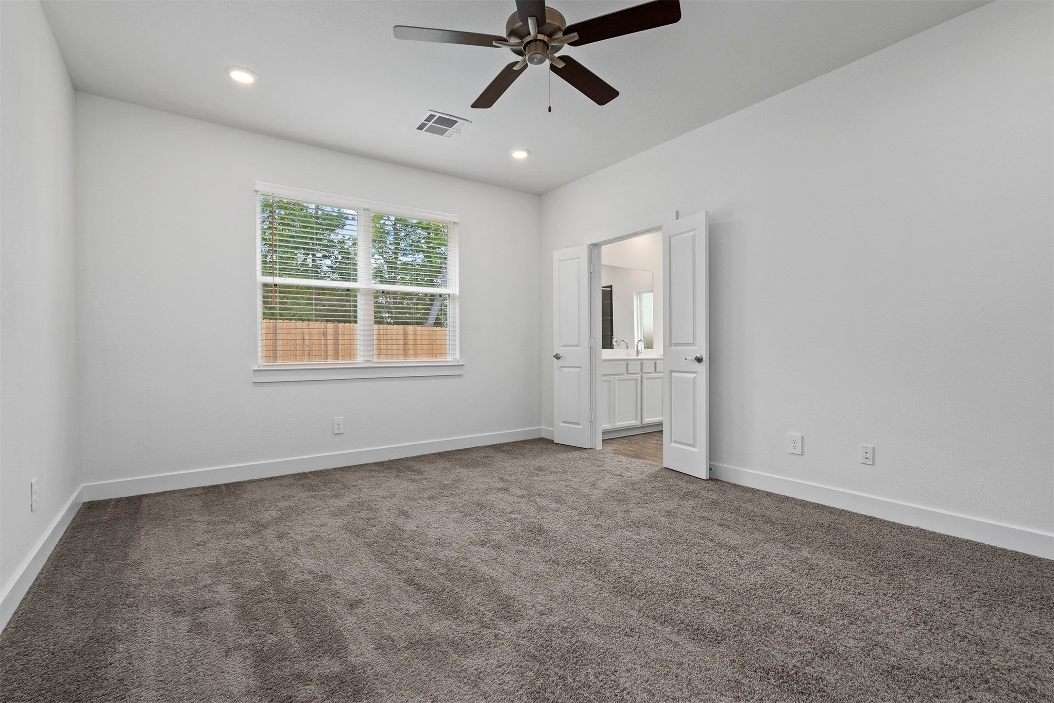 906 Golden Willow Lane Property Photo 17