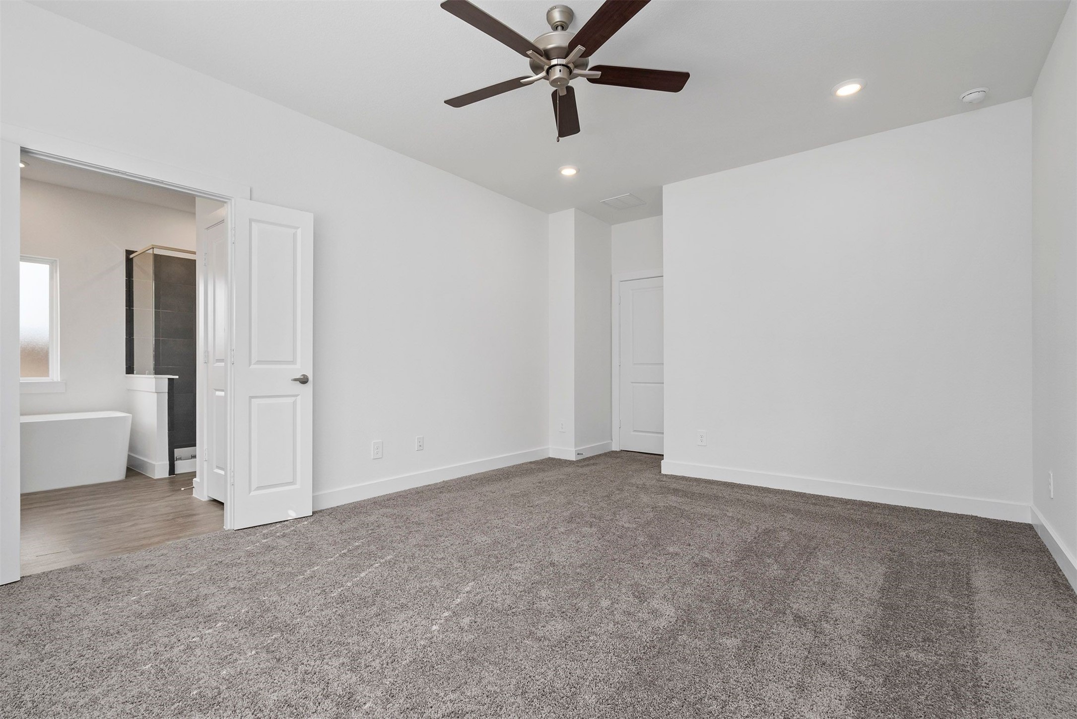 906 Golden Willow Lane Property Photo 18