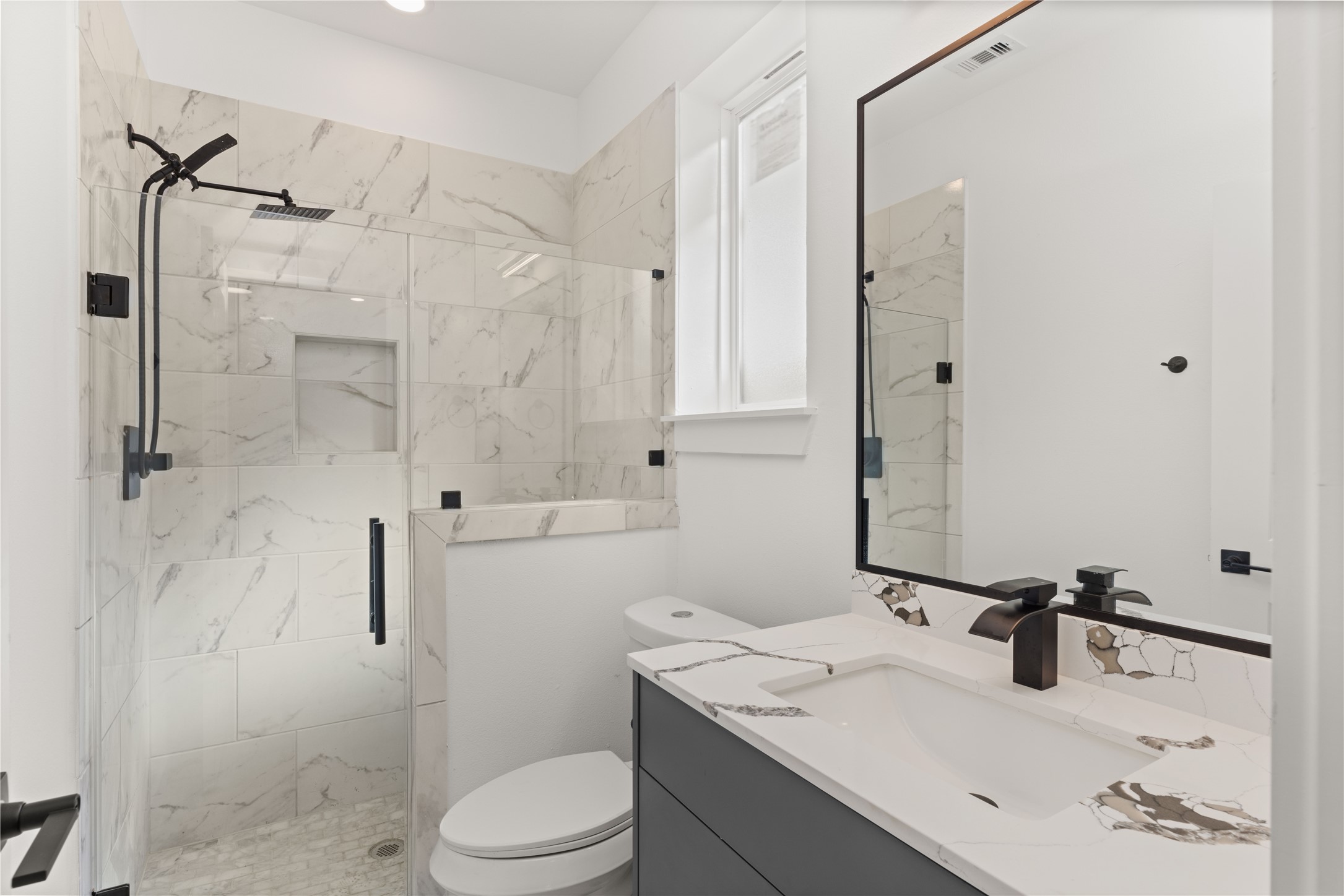 2707 Dennis Street Property Photo 6