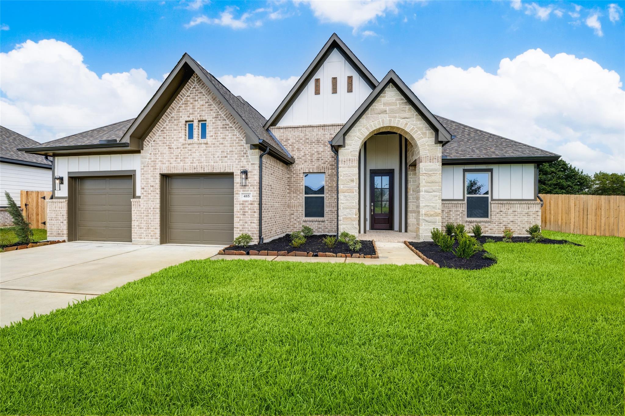 485 Hunters Crossing Drive, Sealy TX 77474 Property Photo 1