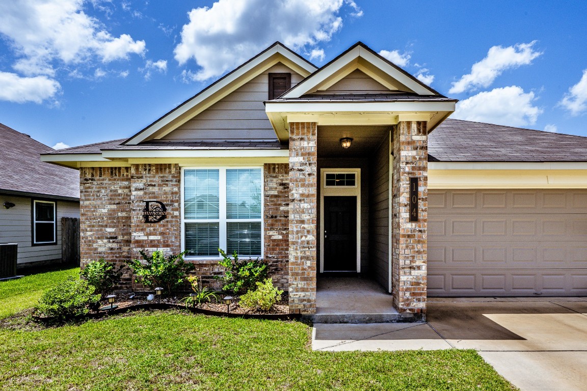 104 Laurel Oak Drive Property Photo 1