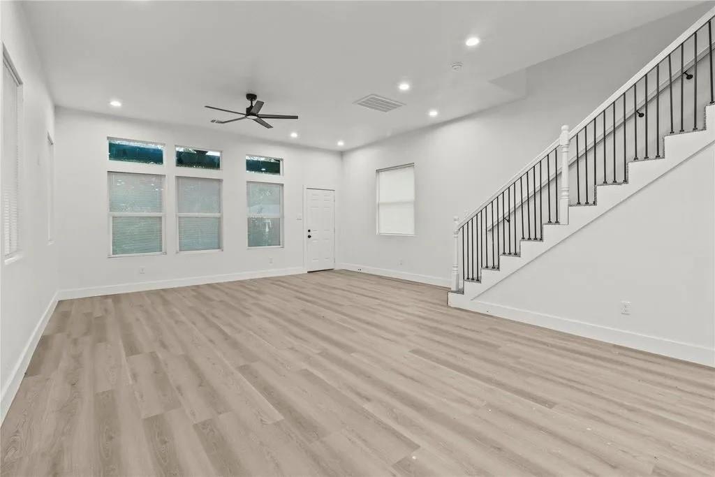 8129 Hoffman Property Photo 2