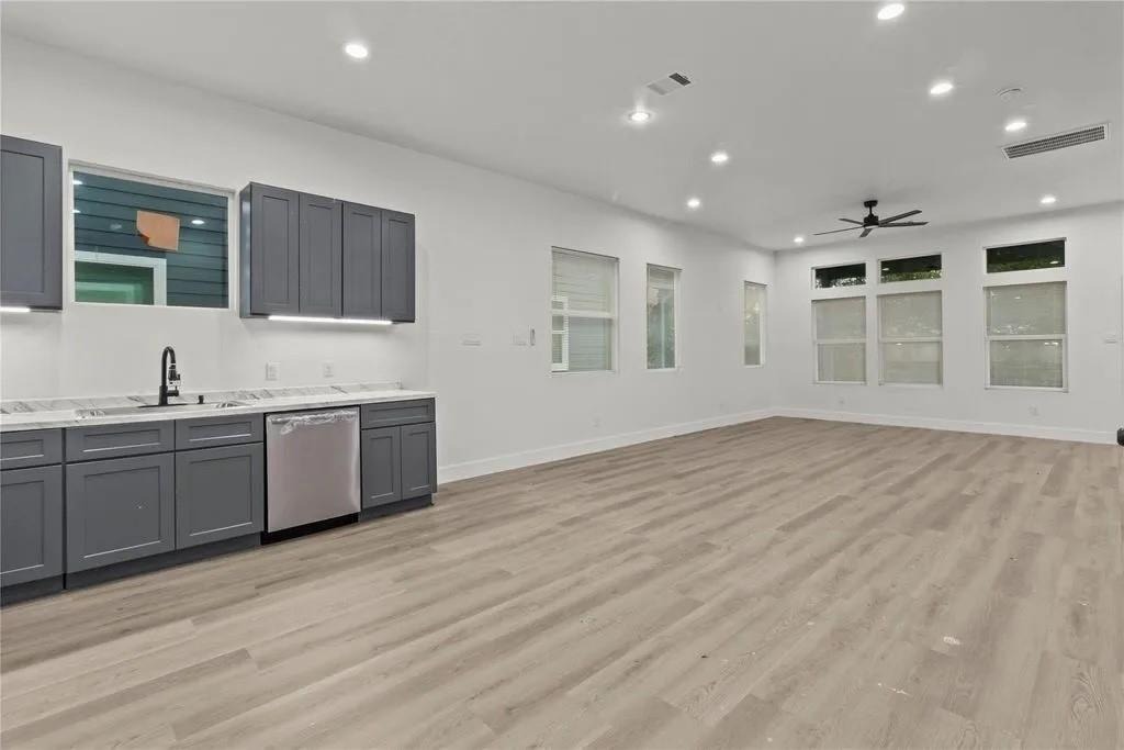 8129 Hoffman Property Photo 3
