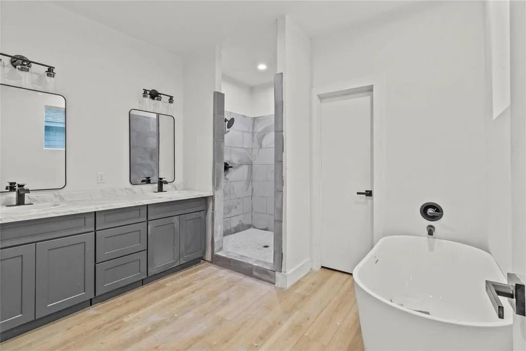 8129 Hoffman Property Photo 4