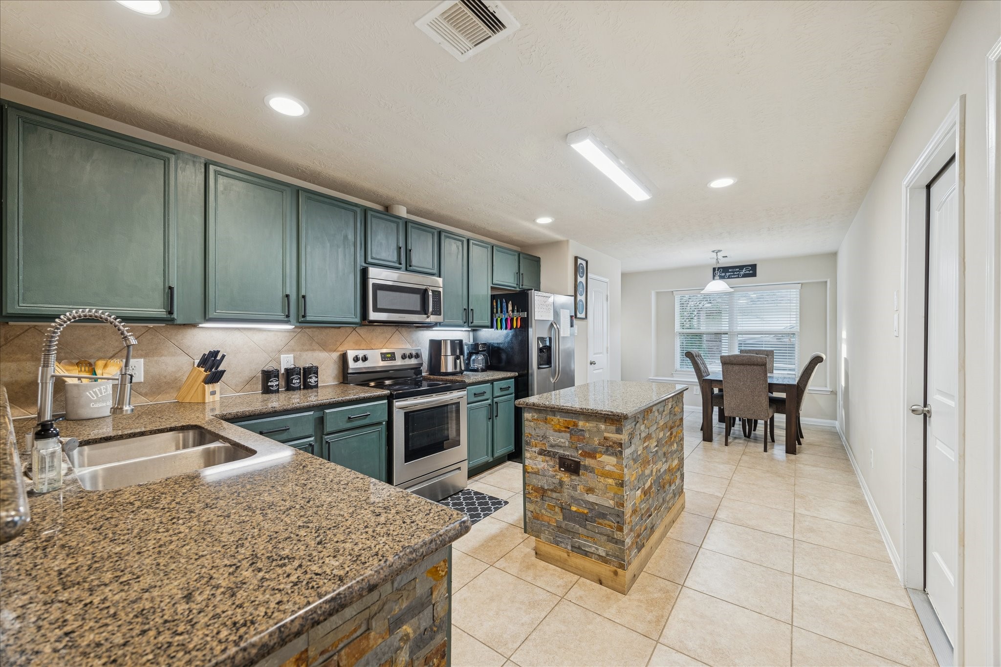 3203 Pine Hollow Circle Property Photo 8