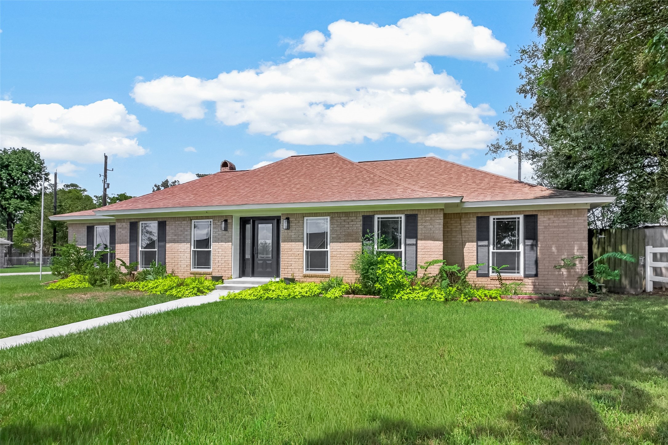 3518 Shore Shadows Drive Property Photo 4