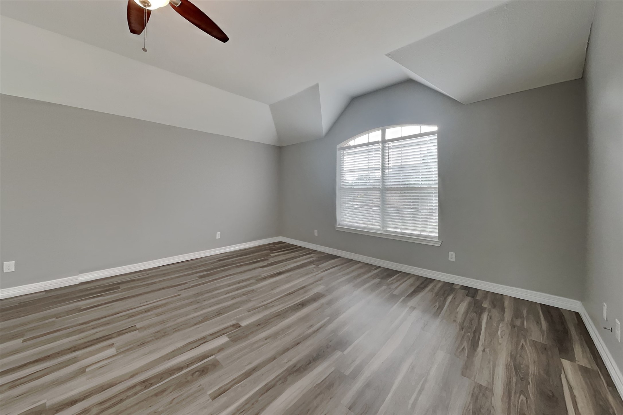 21638 Wildcroft Drive Property Photo 7